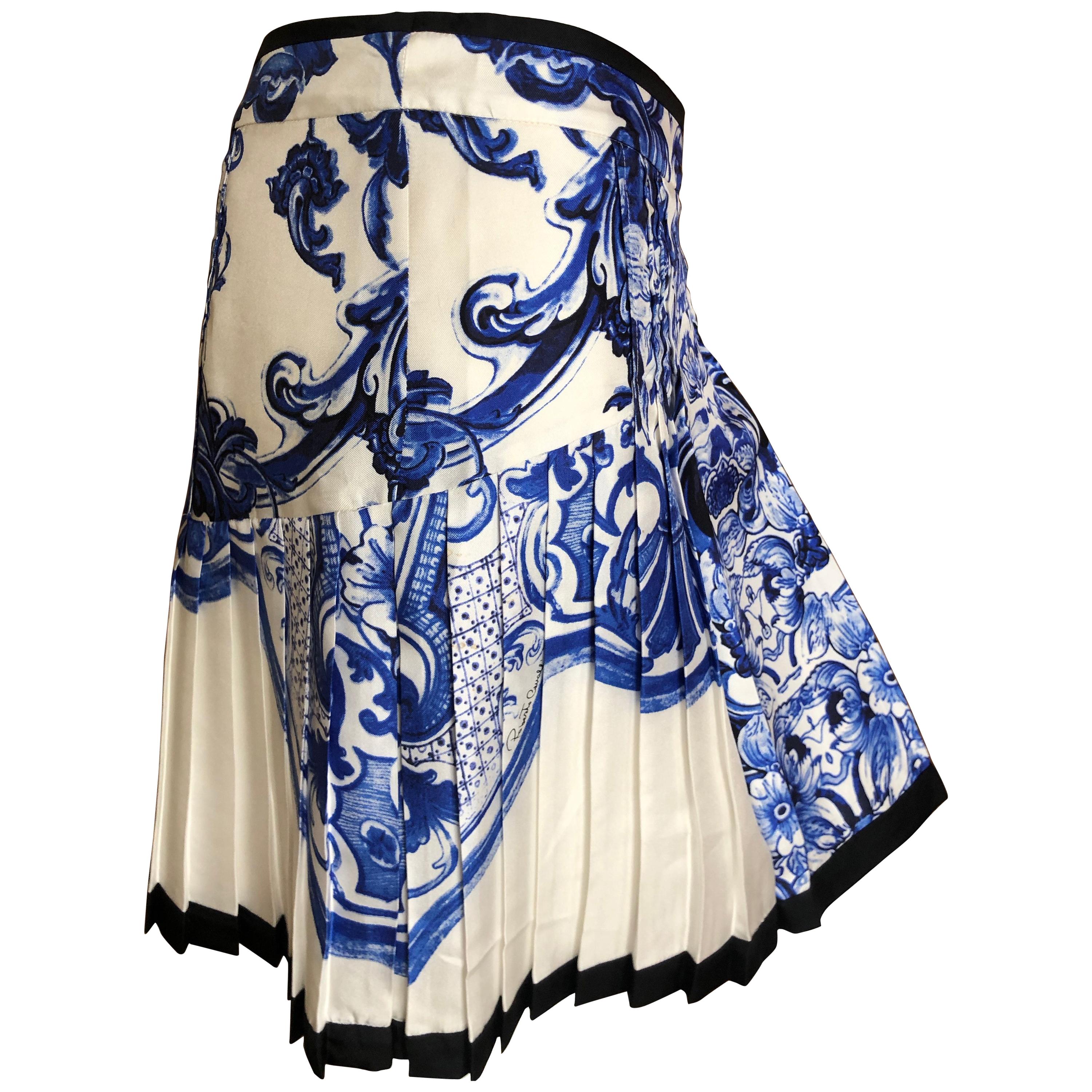 Roberto Cavalli Blue and White Delft China Trade Pattern Silk Pleated Skirt 42 For Sale