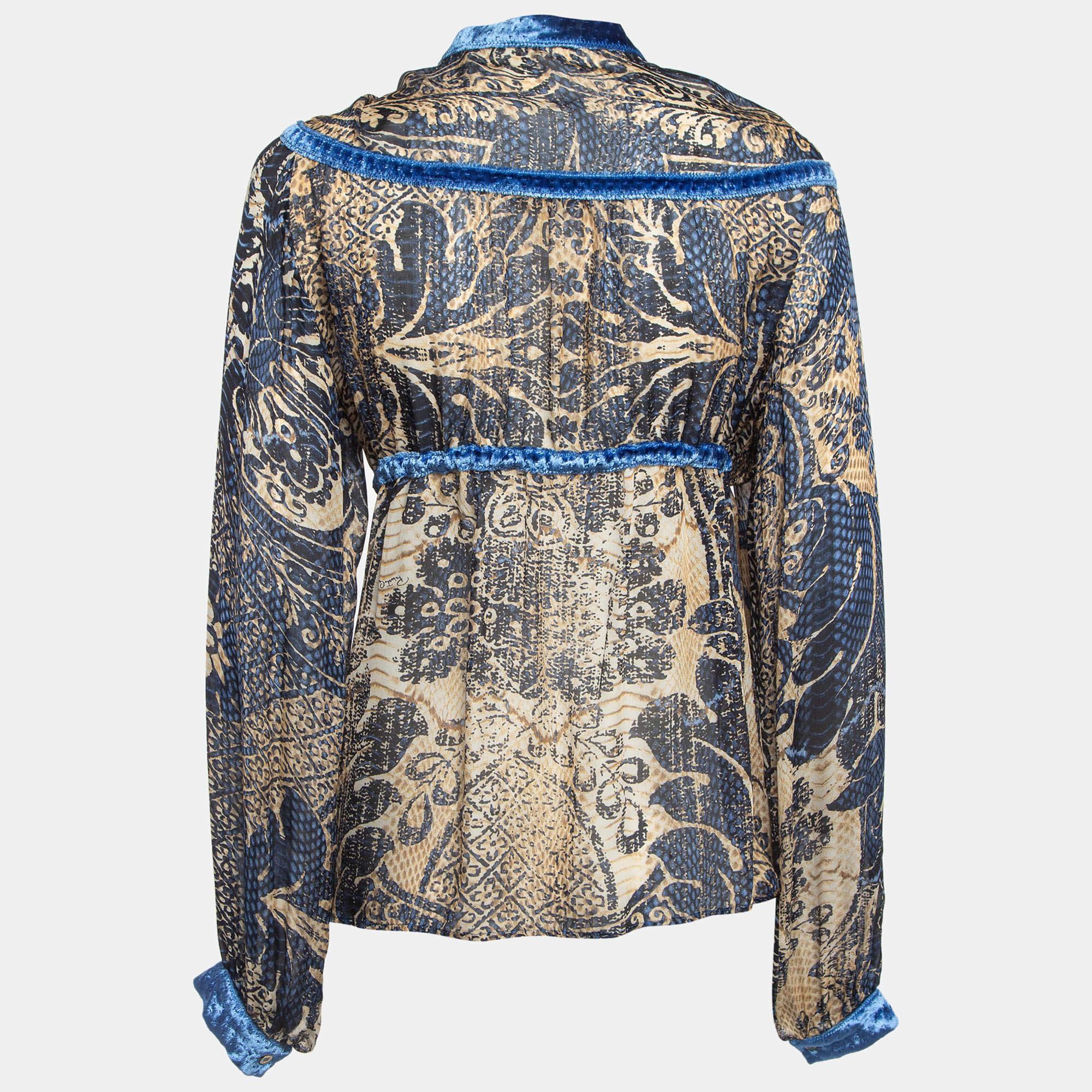 Find great style and comfort while wearing this designer blouse. Tailored using the best fabric the creation has been given immense detail. Style it with trousers and heels.