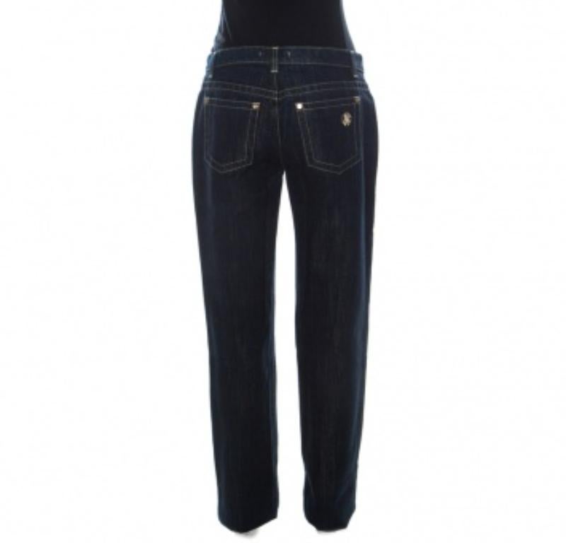 Roberto Cavalli Blau Dunkel gewaschene Jeans aus Denim mit Gold Lurex-Detail und Stiefelschliff M im Zustand „Gut“ im Angebot in Dubai, Al Qouz 2