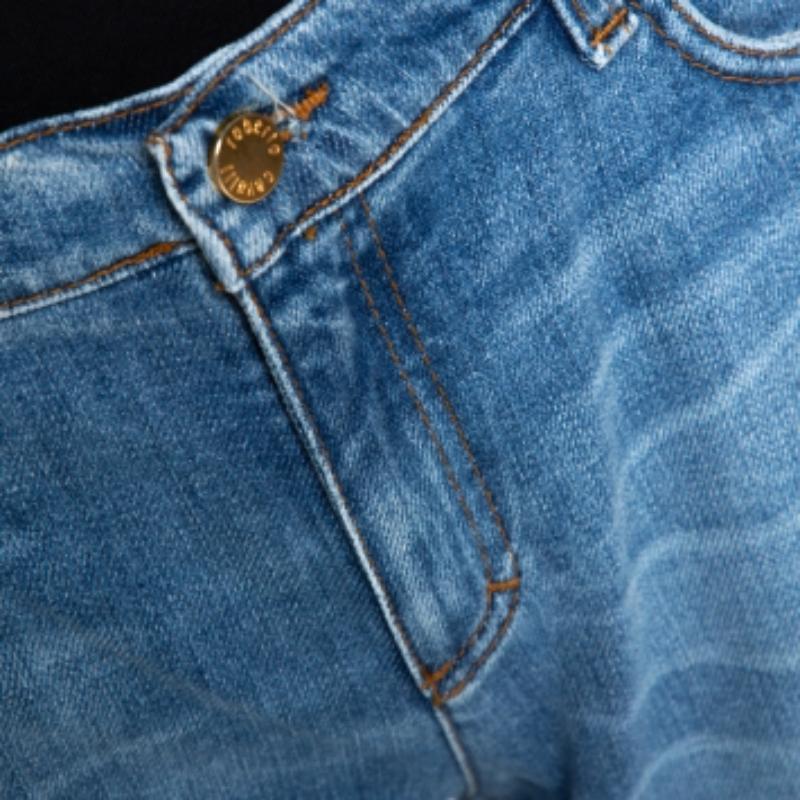 Roberto Cavalli Vaqueros de mezclilla azul desgastados con parche embellecido M en venta 1