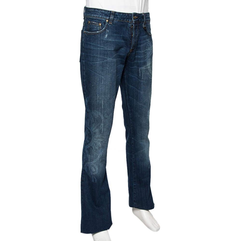 These blue denim jeans from Roberto Cavalli are perfect to enhance your style. The jeans are made of cotton into a bootcut silhouette and are designed with a dragon effect. They flaunt a button fastening at the front along with belt loops on the