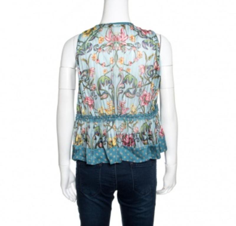 Chemisier Roberto Cavalli en soie bleu à imprimé floral et à volants avec nœud papillon M Bon état - En vente à Dubai, Al Qouz 2