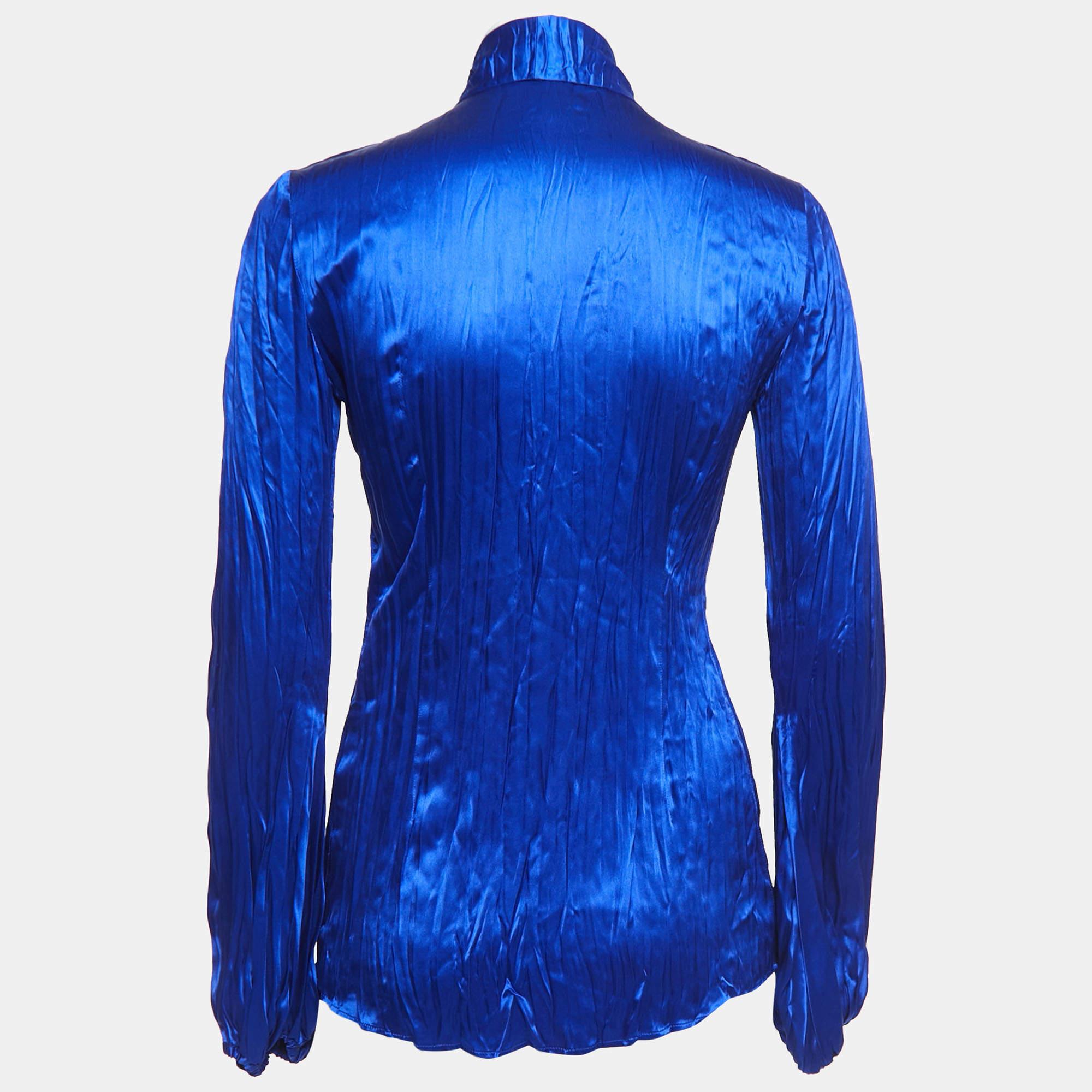 As shirts are an indispensable part of a wardrobe  Roberto Cavalli brings you a creation that is both versatile and stylish. It has been tailored from high quality fabric for a classy look and fit.
