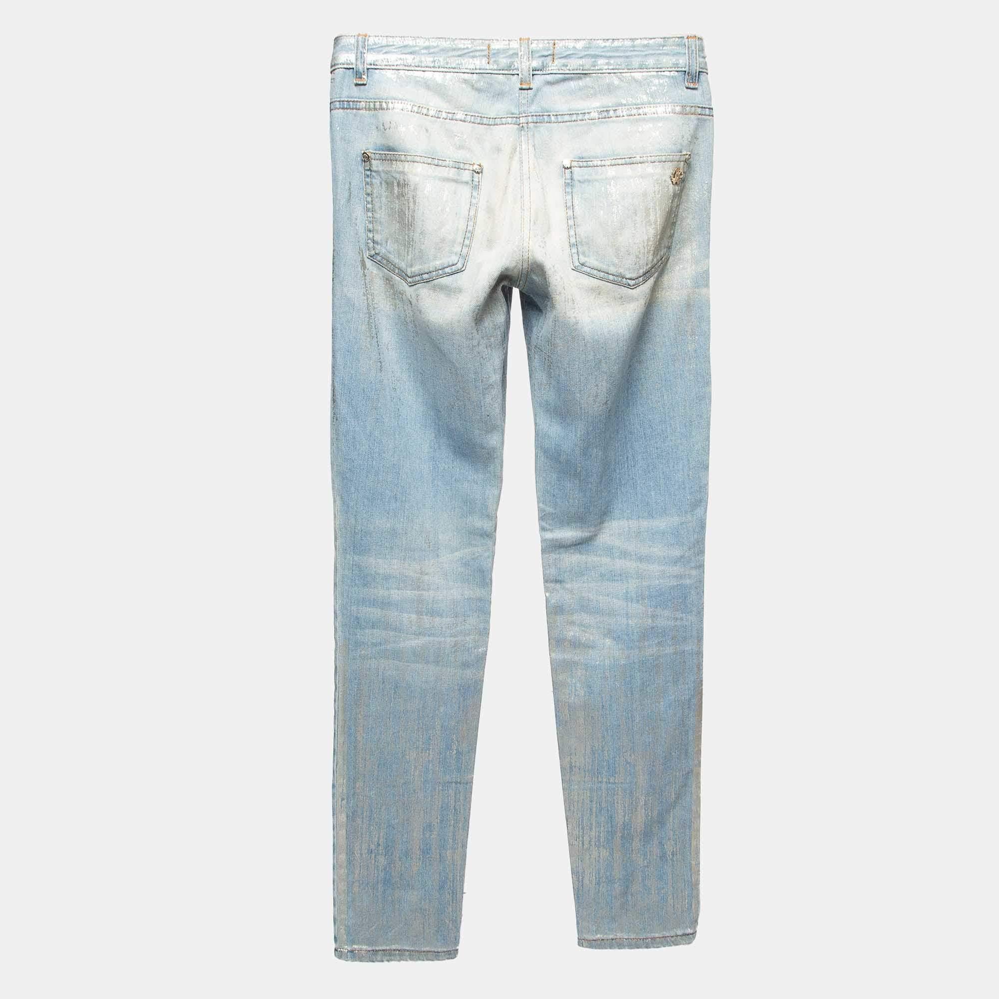 A good pair of jeans always makes the closet complete. This pair of jeans is tailored with such skill and style that it will be your favorite in no time. It will give you a comfortable stylish fit.