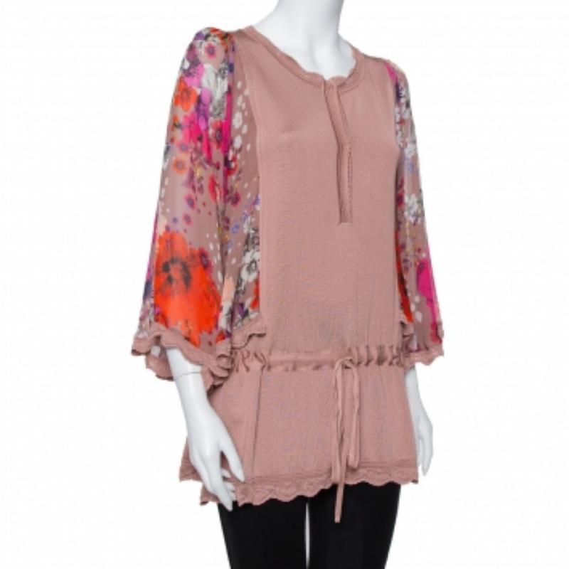This stunning creation comes from the house of Roberto Cavalli. Crafted from quality knit fabric, this luxurious tunic flaunts a blushed pink hue and comes with printed sleeves. It has been styled with an elasticized drop waist. It has a good fit