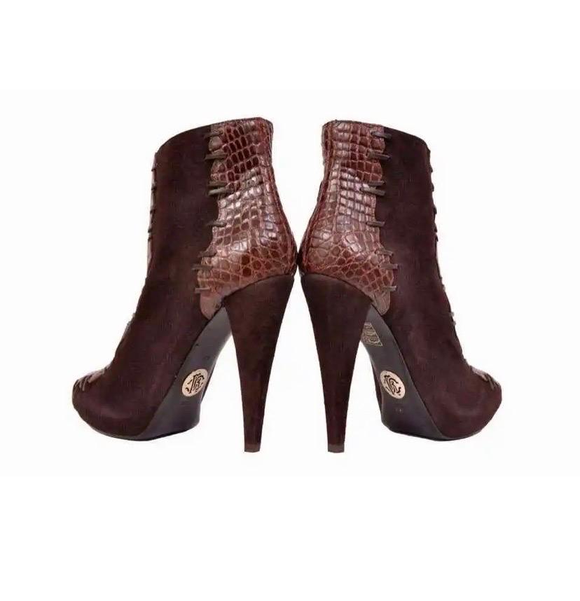Roberto Cavalli brown alligator and suede ankle boots. Size 39 - 9 NWT For Sale 2