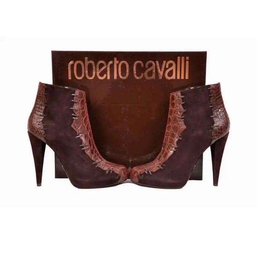 Roberto Cavalli brown alligator and suede ankle boots. Size 39 - 9 NWT For Sale 3