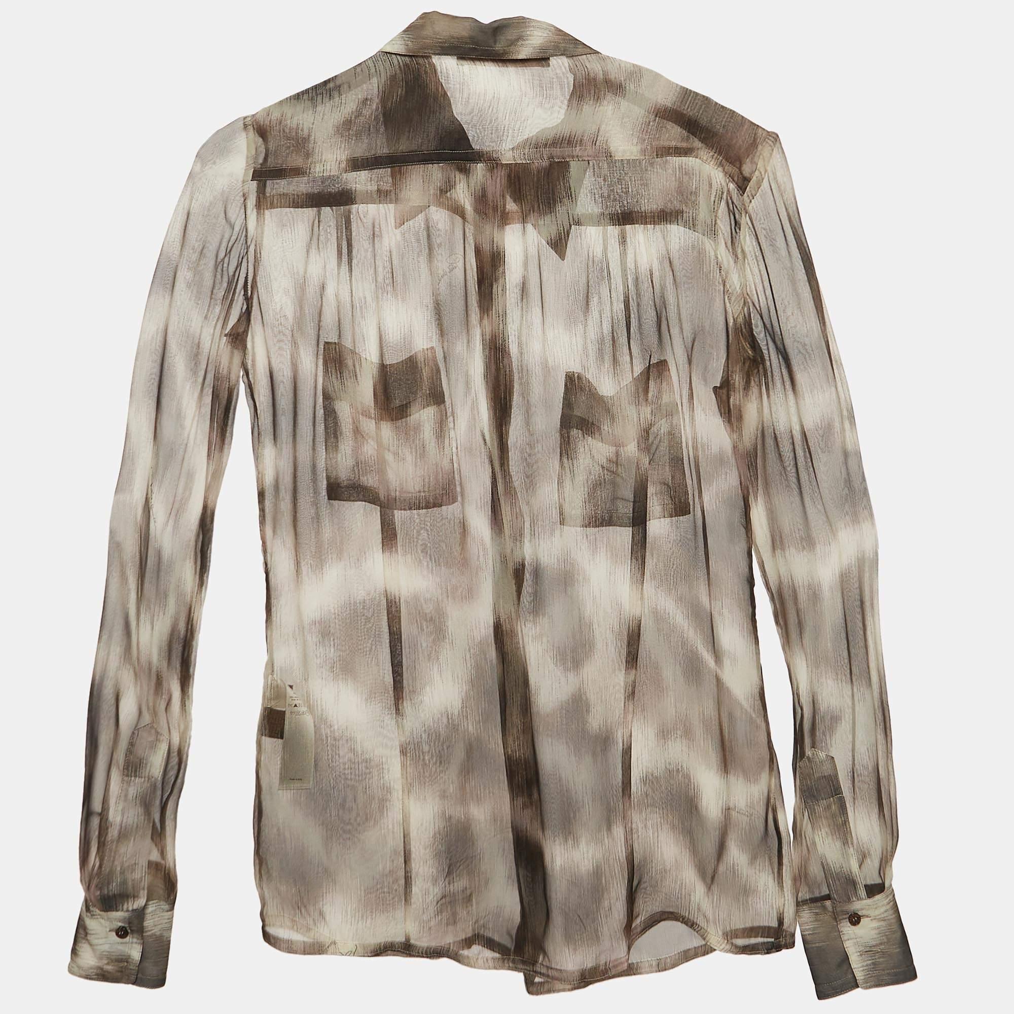 Shirts are an indispensable part of a wardrobe so this brand brings you a creation that is both versatile and stylish. It has been tailored from quality material in a versatile shade. The shirt is detailed with signature elements and a comfortable