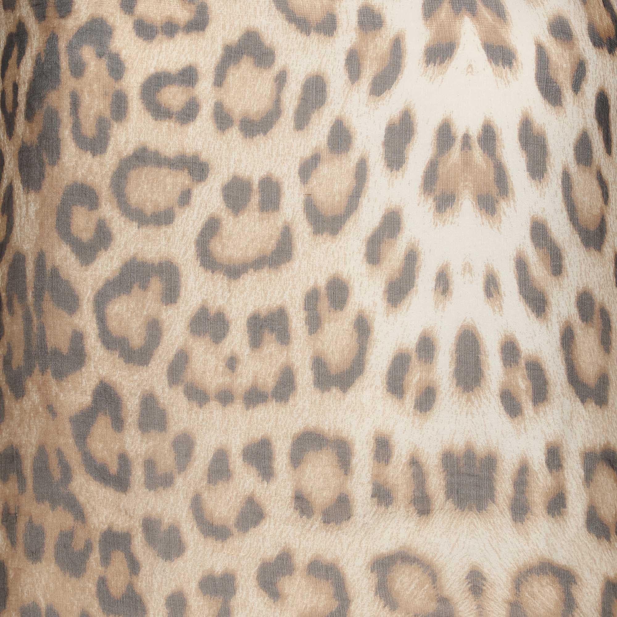 Roberto Cavalli Brown/Beige Leopard Print Silk Top S In Good Condition For Sale In Dubai, Al Qouz 2