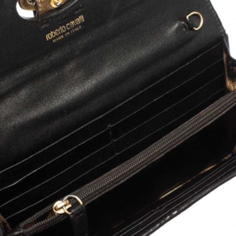 Roberto Cavalli Braunes Leder mit Krokodilprägung und doppelter Schlangenklappe Brieftasche im Angebot 5