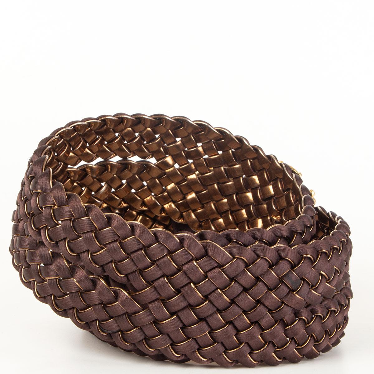 Roberto Cavalli braided belt in brown viscose and antique gold-tone leather on the back side. Embellished wooden buckle featuring gold-tone metal hardware. Has been worn and is in excellent condition.

Width 6cm (2.3in)
Length up to 103cm