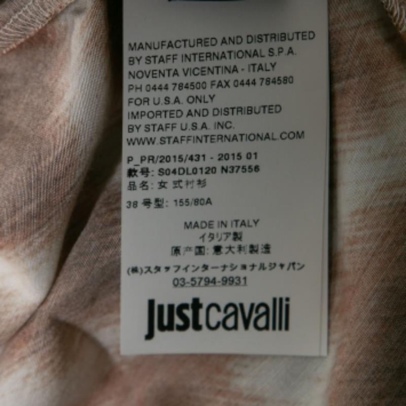 Roberto Cavalli - Camicetta in crepe de chine stampata marrone con dettaglio cravatta S In condizioni buone in vendita a Dubai, Al Qouz 2