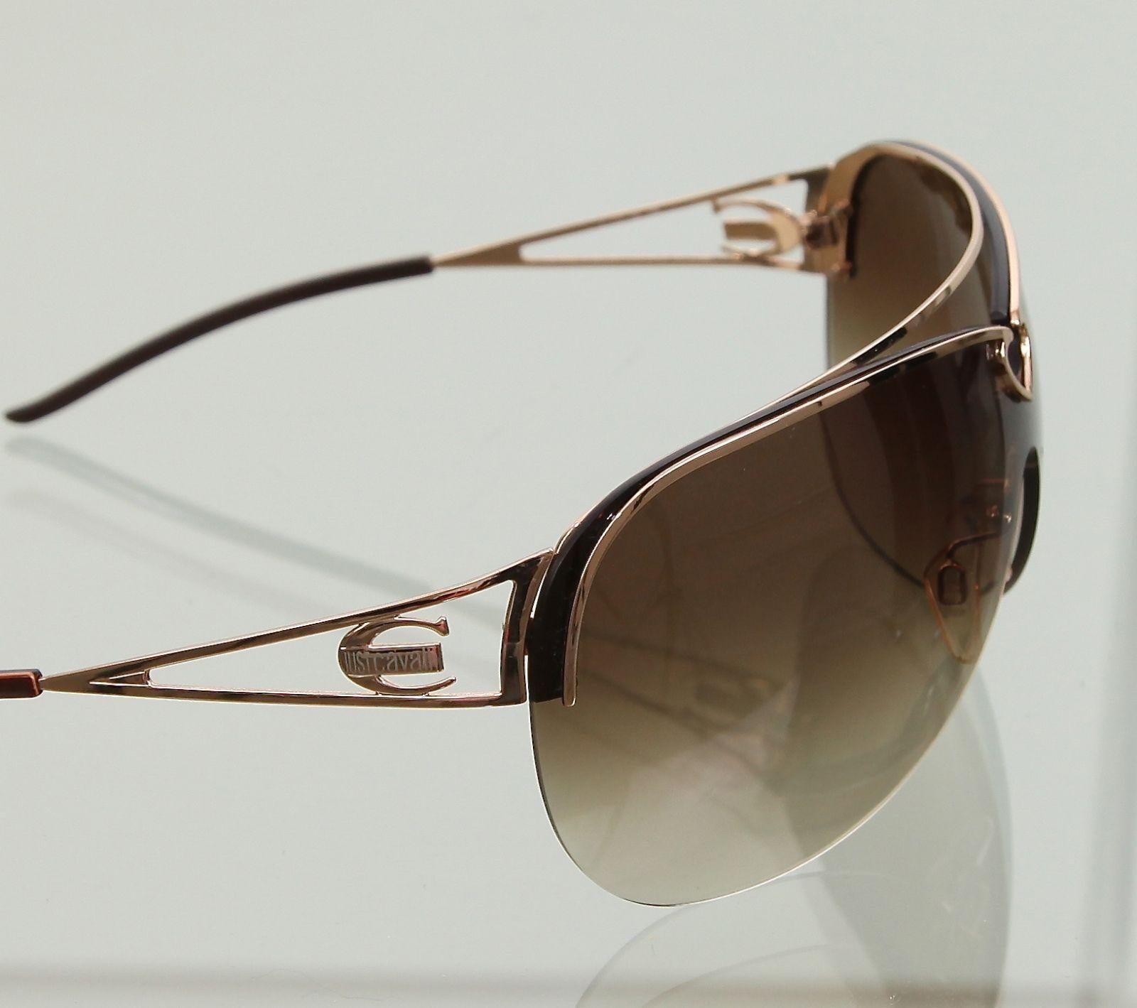 ROBERTO CAVALLI Brown Sunglasses Gradient Lens Shield Gold Hardware W/Case In Good Condition For Sale In Hollywood, FL