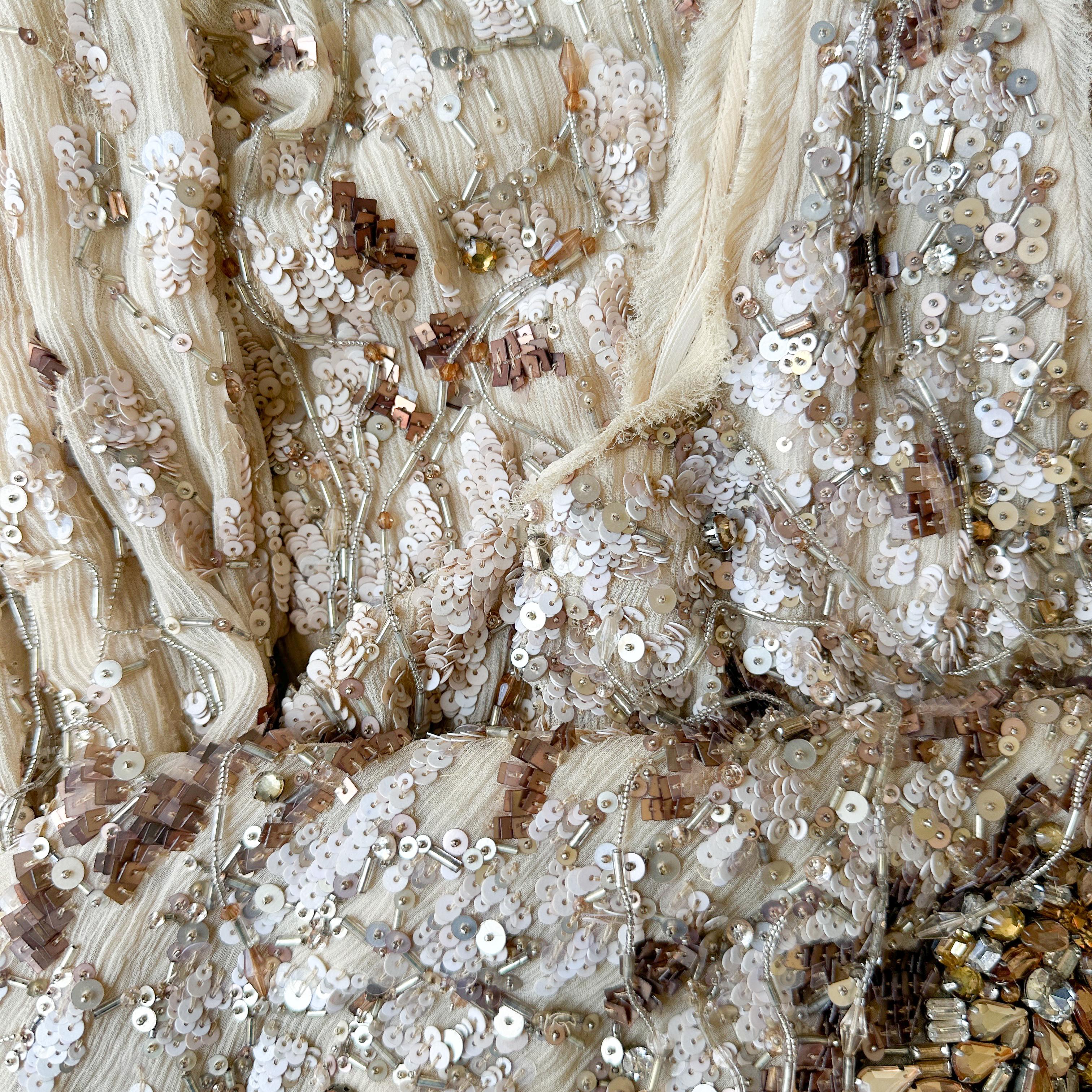 Gris Robe en soie à paillettes et perles de champagne de Roberto Cavalli, F/H 2012 en vente