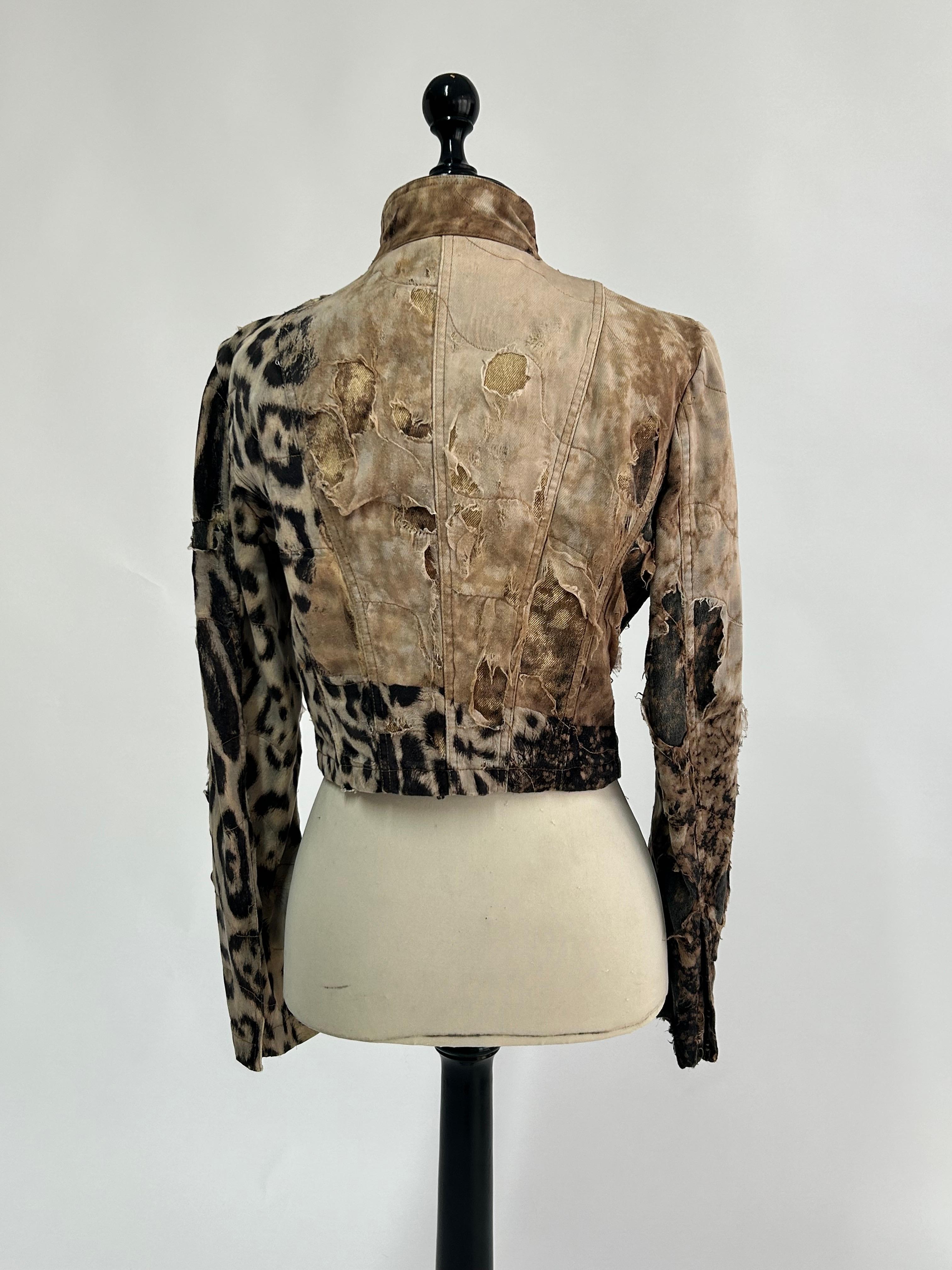 Women's Roberto Cavalli cheetah print jacket in cotton twill lined with ripped silk. For Sale