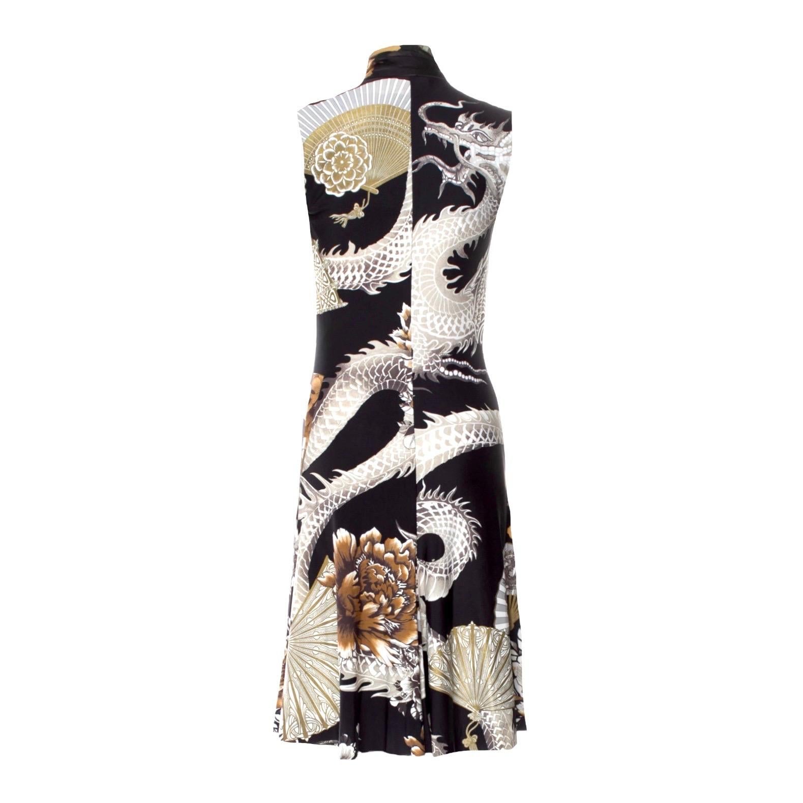 A stunning ROBERTO CAVALLI dress that will last you for years
From the most prestigious ROBERTO CAVALLI main line
From the gorgeous F/W 2006 collection
Chinoiserie print with dragons, fans
Gold-accented details
„Roberto Cavalli“ signature & logo