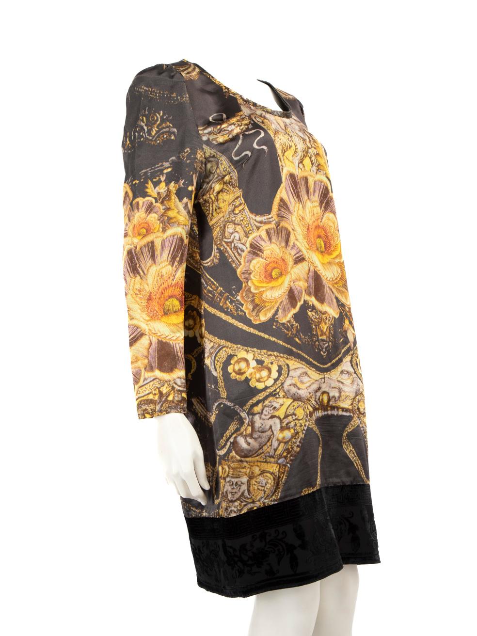 CONDITION is Very good. Minimal wear to dress is evident. There is a few stray threads around the top of zip on this used Class Roberto Cavalli designer resale item.
 Details
 Multicolour
 Dress
 Knee-length
 Long sleeves
 Floral print
 Round neck
