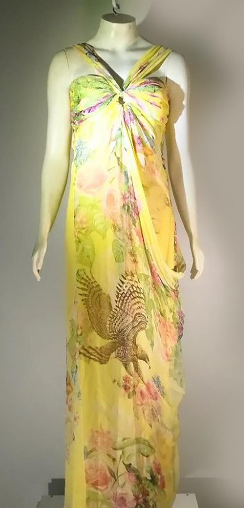 ROBERTO CAVALLI CLASS

Yellow floral pattern silk long dress

,Stunning print featuring beautiful delicate floral with a big dramatic bird of pray

Size IT 44 - US 8

Made in Italy

Pre-owned in excellent condition
 100% authentic guarantee 

      