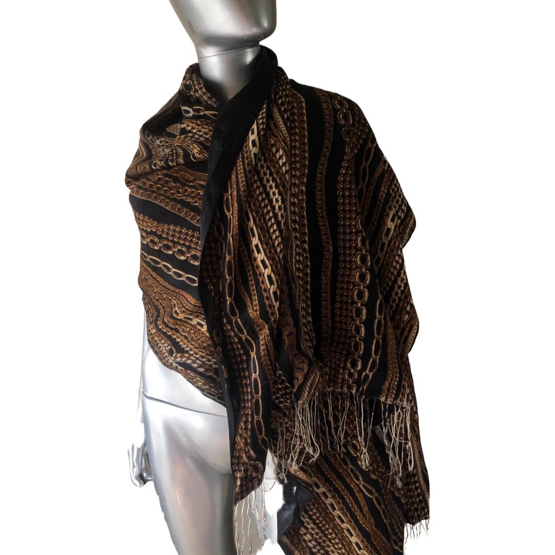 Châle/foulard en soie noire et laine imprimé chaînes dorées de la collection Roberto Cavalli, Italie Excellent état - En vente à Palm Springs, CA