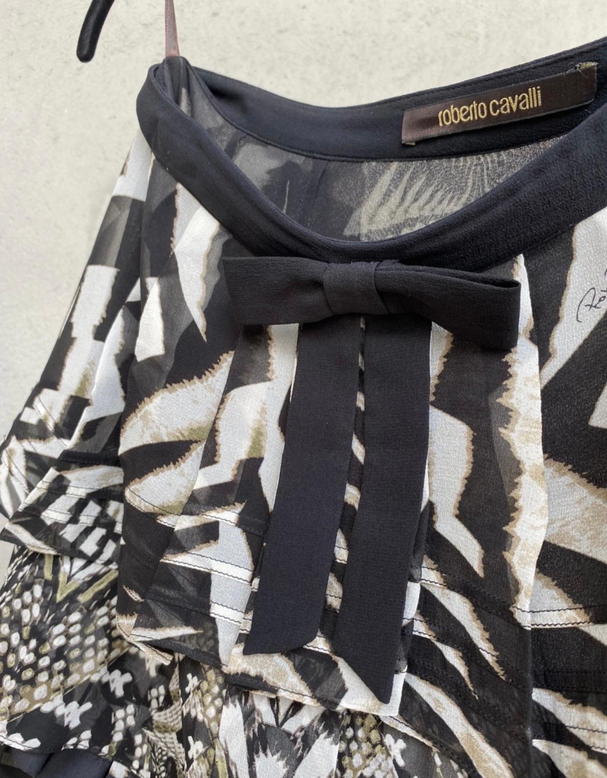 Nero Roberto Cavalli coordinato di seta in bianco e nero, top e gonna Set in vendita