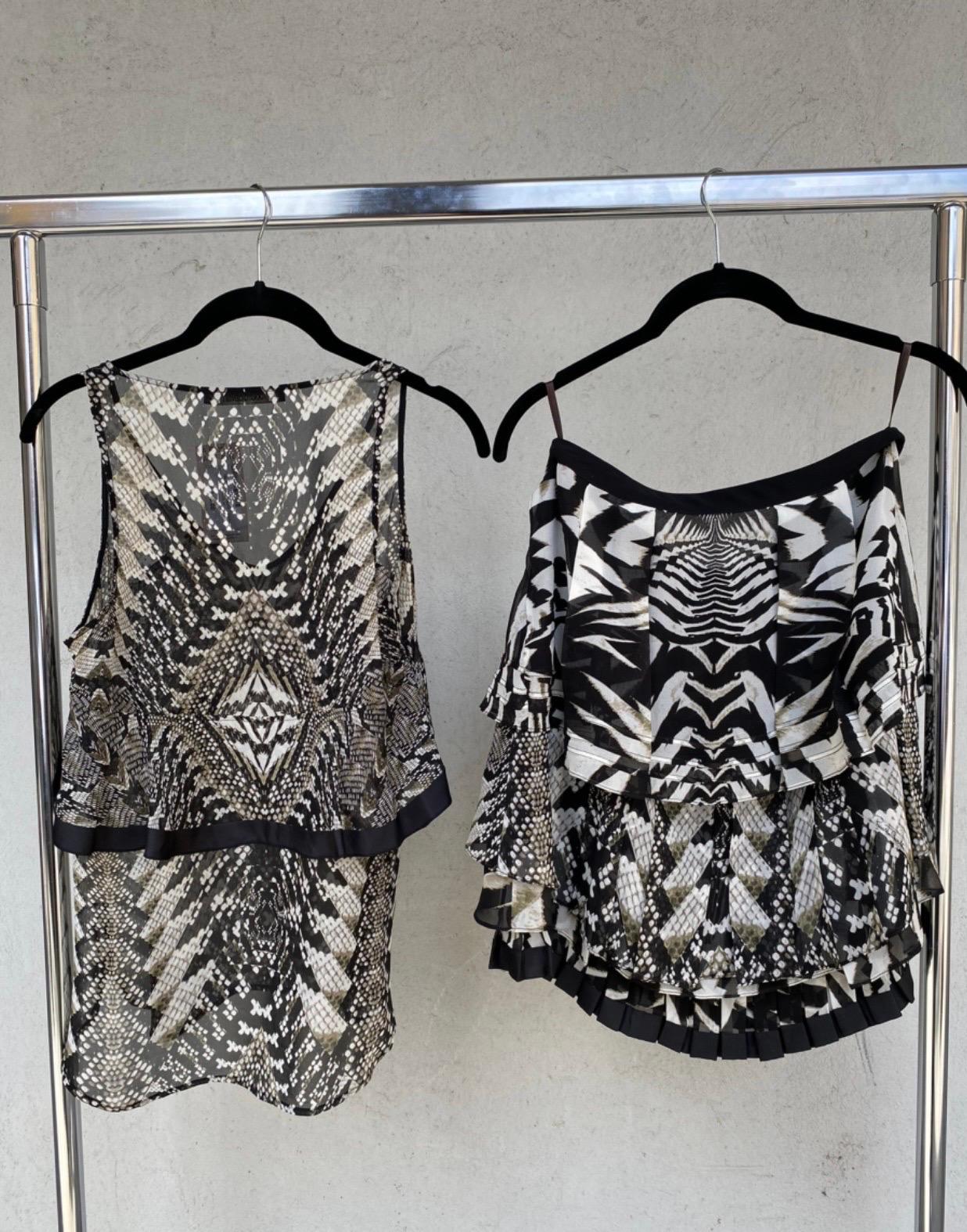 da uomo o donna Roberto Cavalli coordinato di seta in bianco e nero, top e gonna Set in vendita