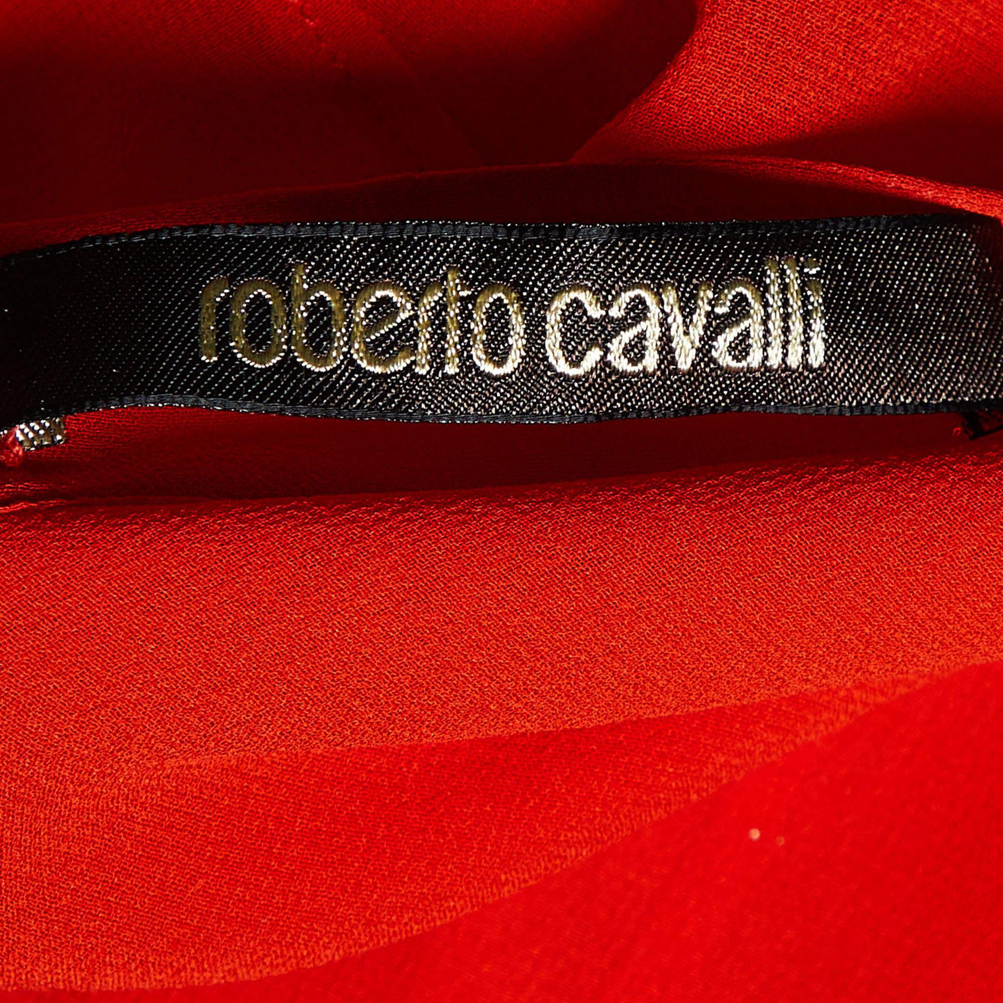 Roberto Cavalli Camisa de seda rojo coral con detalle de pechera y botones L en Excelente estado para la venta en Dubai, Al Qouz 2