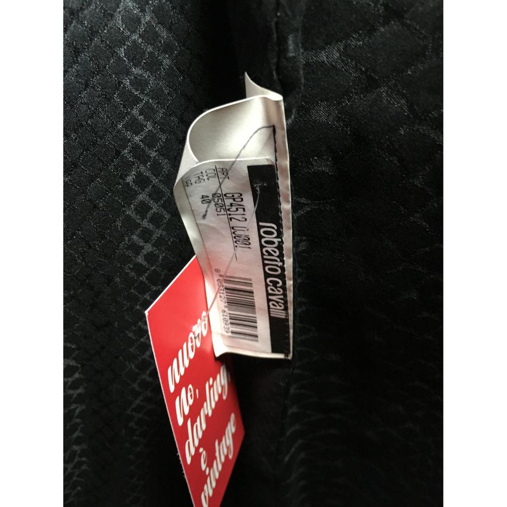 Roberto Cavalli Cotton Coat in Black

Roberto Cavalli coat. Missing composition label. We think it's padded cotton, with leather trim and fur collar. Lined with the brand's iconic pattern. Size 40. Measures 42cm shoulders, 40cm bust, 112cm long and