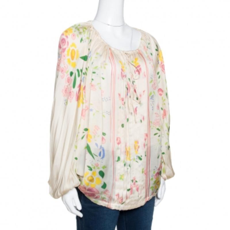 Parfait pour une journée en plein air, ce haut kaftan de Roberto Cavalli rehaussera votre style de tous les jours. Confectionné en 100 % soie, il se décline dans une jolie teinte crème. Il porte un imprimé floral et a un aspect transparent. Il a des