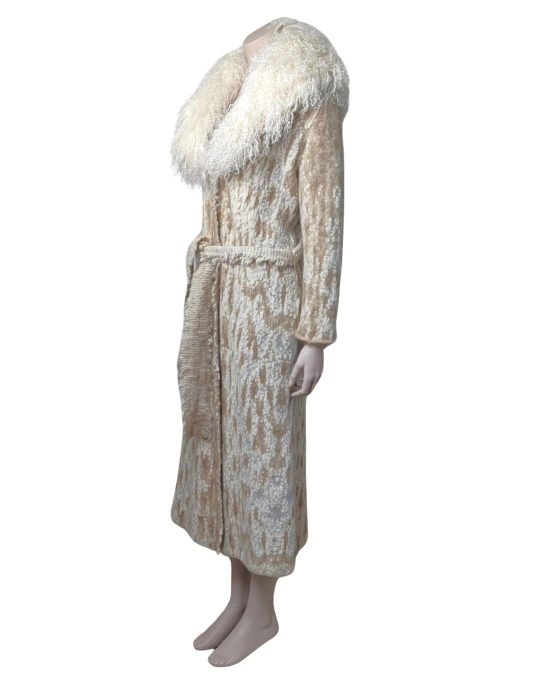 Roberto Cavalli Penny lane wool coat - Class line.

. Knit mix of fabrics cream tan and grey
. Mongolian voluminous fur collar

Fits XS, S 

Flat measurements : ( slightly stretch fabric )

Pit to Pit : 52 cm
Breast : 50 cm
Waist : 42 cm
Hips : 53