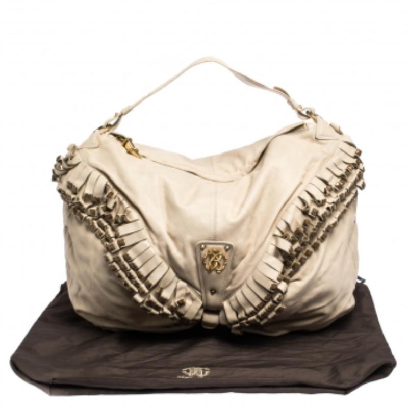 Roberto Cavalli - Hobo à franges clouté en cuir crème en vente 1