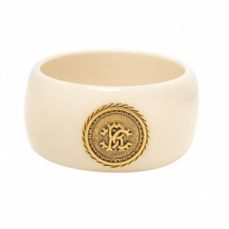 Bound to sit around your wrist and exude beauty, this Roberto Cavalli bracelet is a great buy. It is made from resin and detailed with a gold-tone metal logo medallion. The bracelet has a smooth finish and an appeal that is modern.
