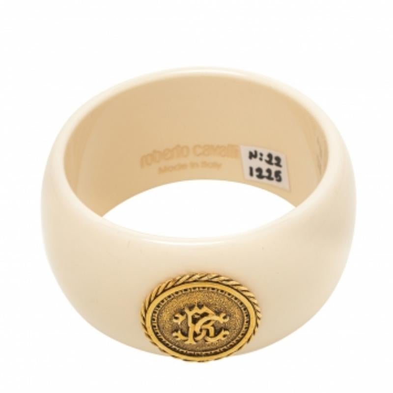 Roberto Cavalli Cream Resin Logo Medallion Wide Bangle Bracelet In Good Condition For Sale In Dubai, Al Qouz 2