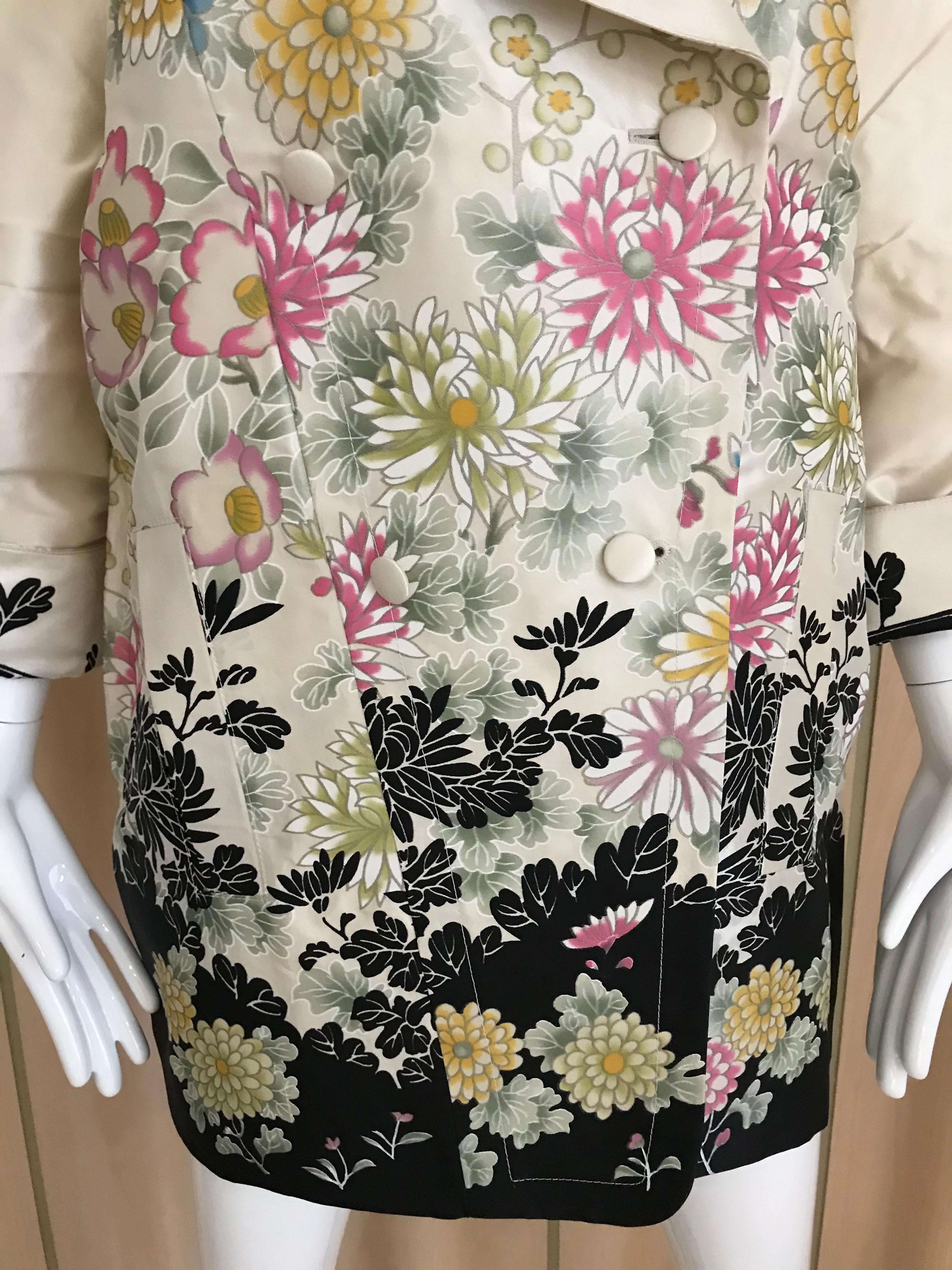 Roberto Cavalli Creme Floral Print Silk Coat Jacket In New Condition In Beverly Hills, CA