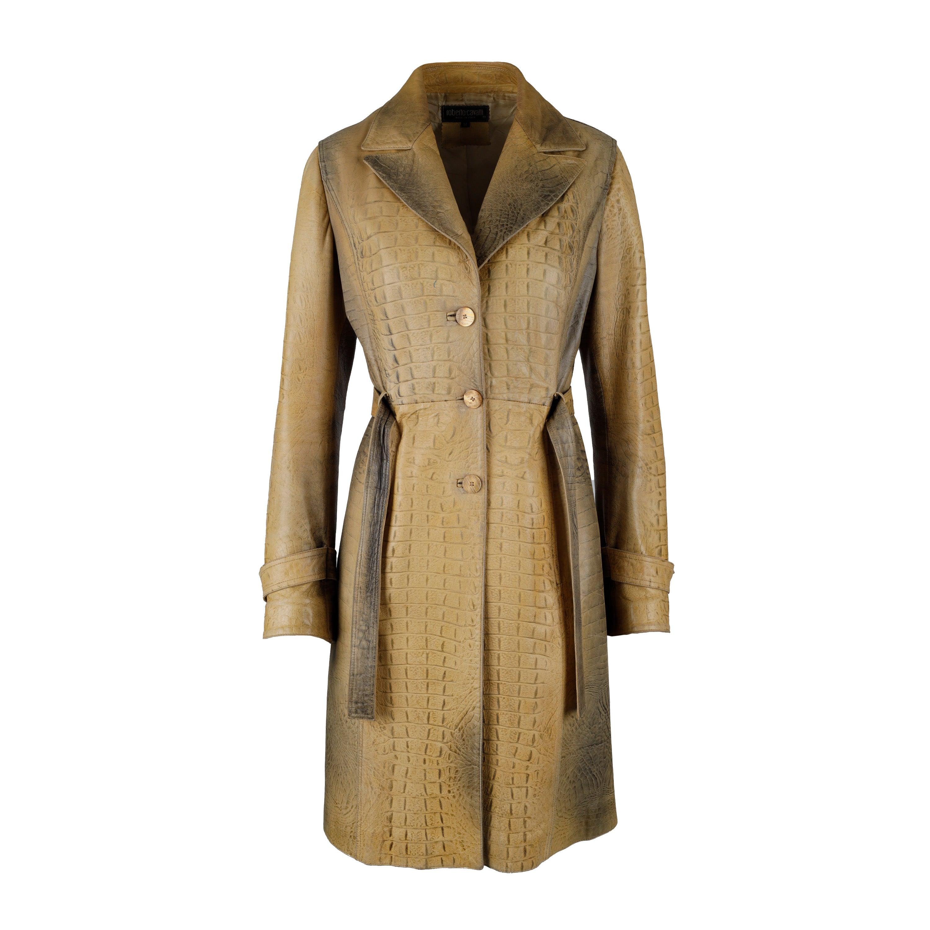 This Roberto Cavalli leather trench coat from Fall Winter 2000 collection is beautifully crafted from croc-embossed yellow-toned tan leather and finished with an ombre effect. It features a notched lapel collar, a belted construction, velcro cuff