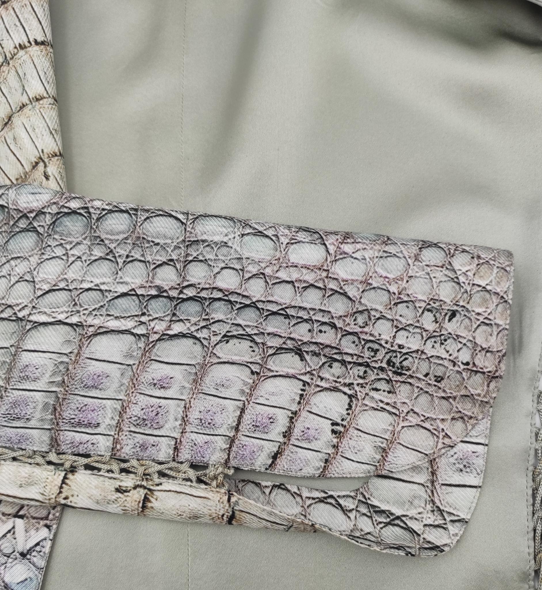 Roberto Cavalli blazer à lacets en soie imprimé crocodile Pour femmes en vente