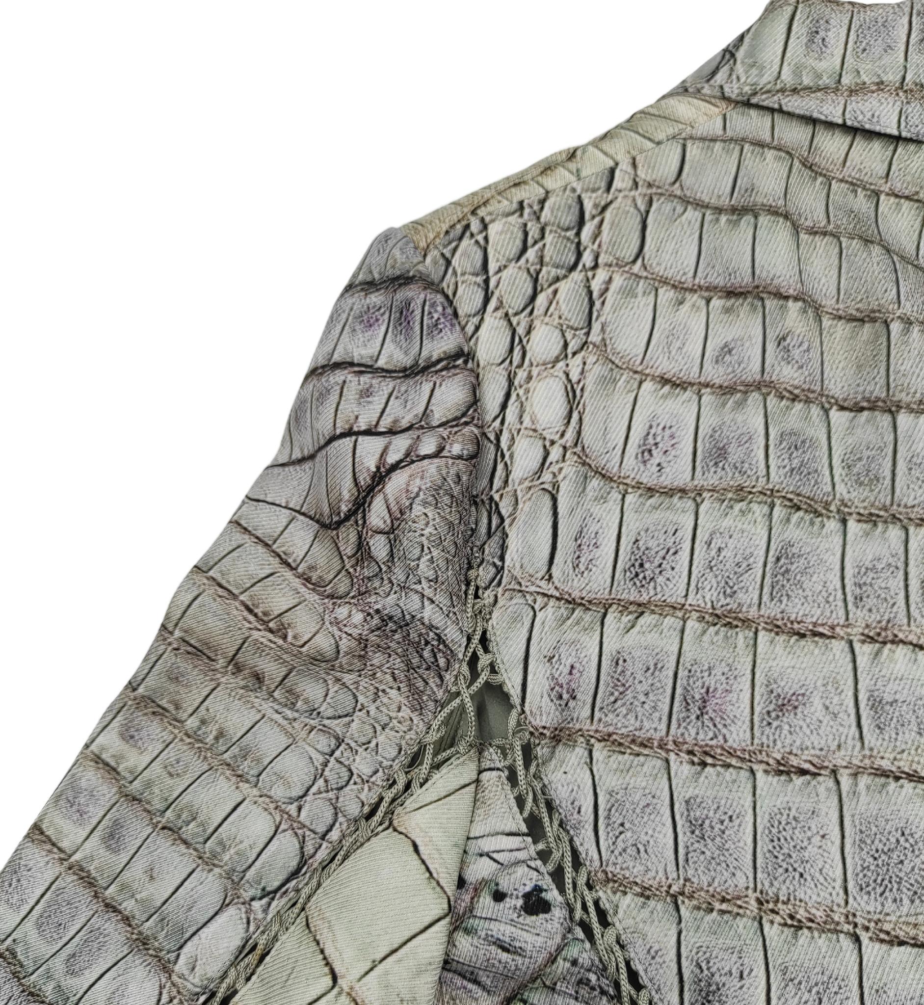 Roberto Cavalli blazer à lacets en soie imprimé crocodile en vente 2