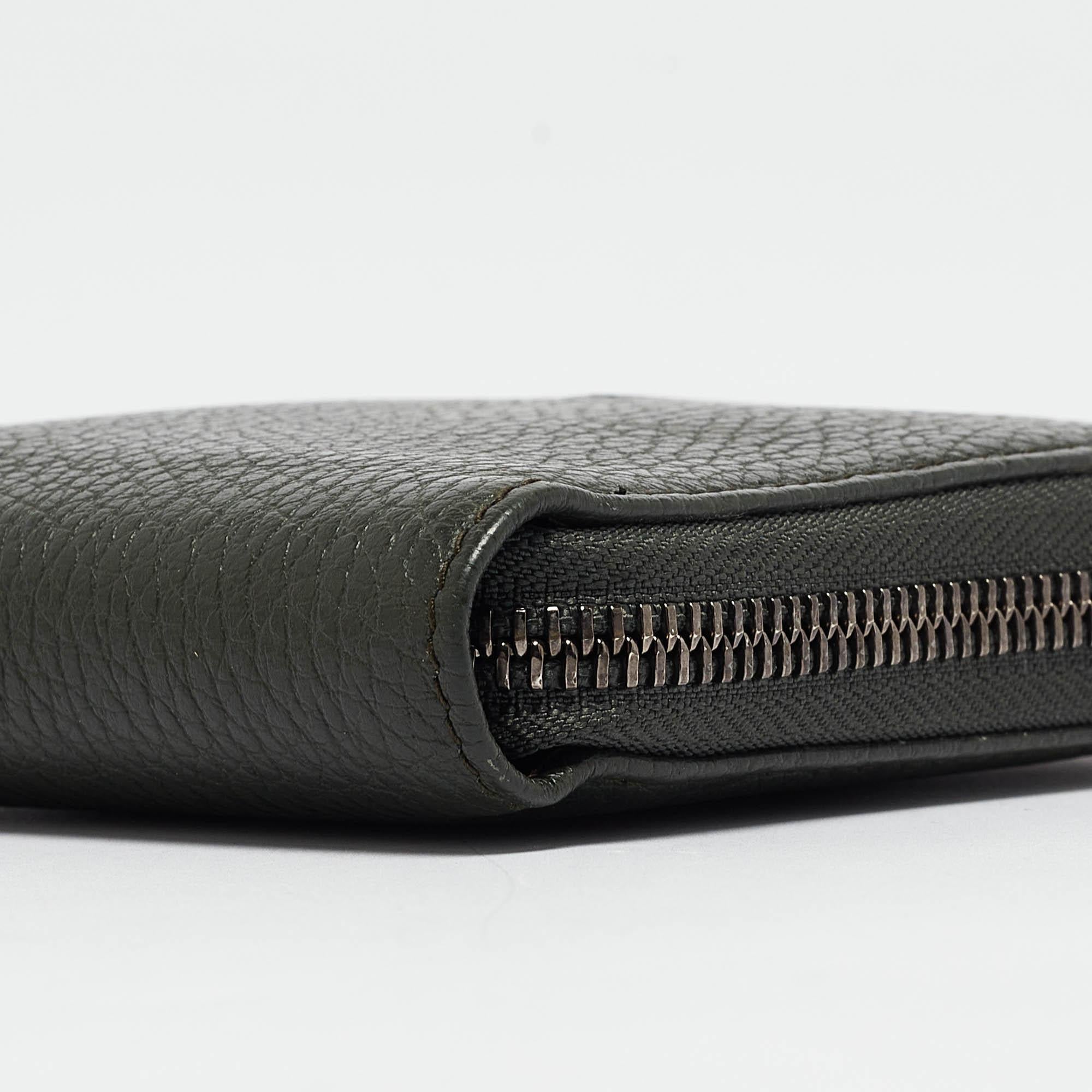 Roberto Cavalli Dark Green Leather Zip Around Wallet For Sale 5