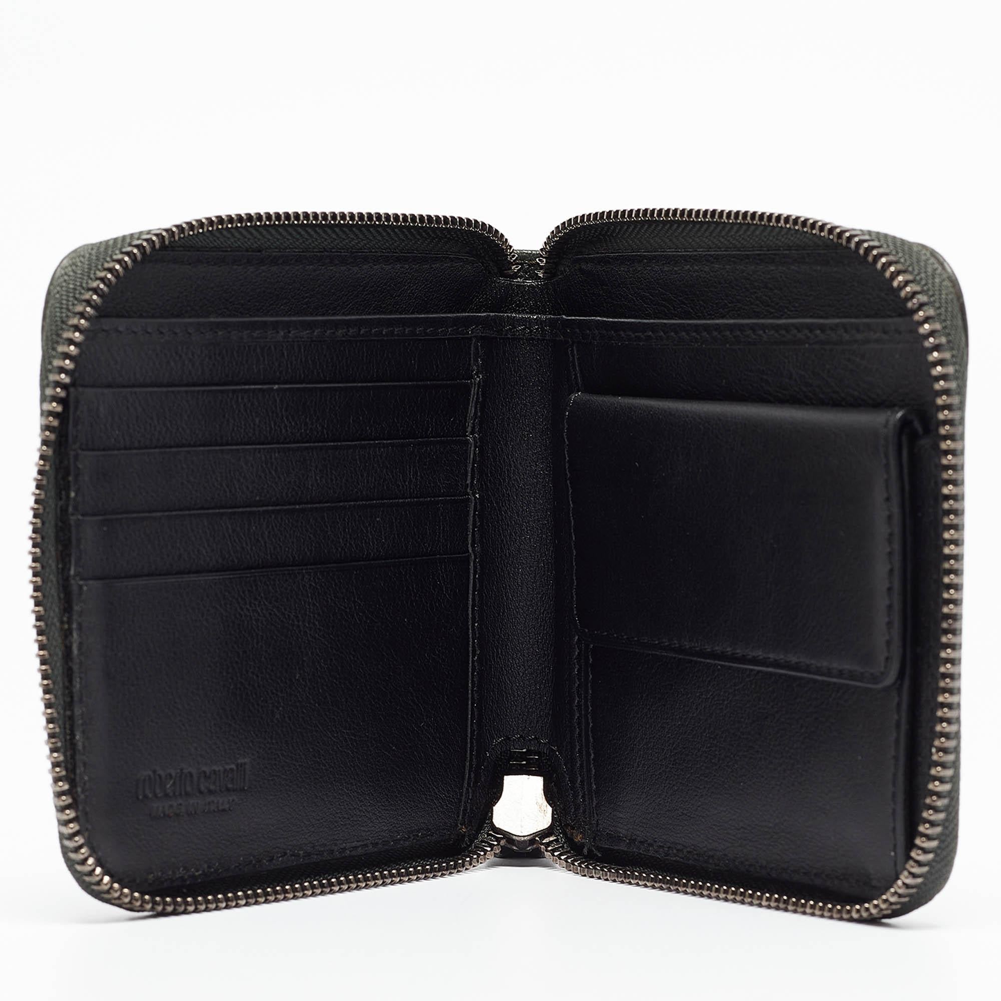 This designer wallet is an immaculate balance of sophistication and rational utility. It has been designed using prime quality materials and elevated by a sleek finish. The creation is equipped with ample space for your monetary essentials.