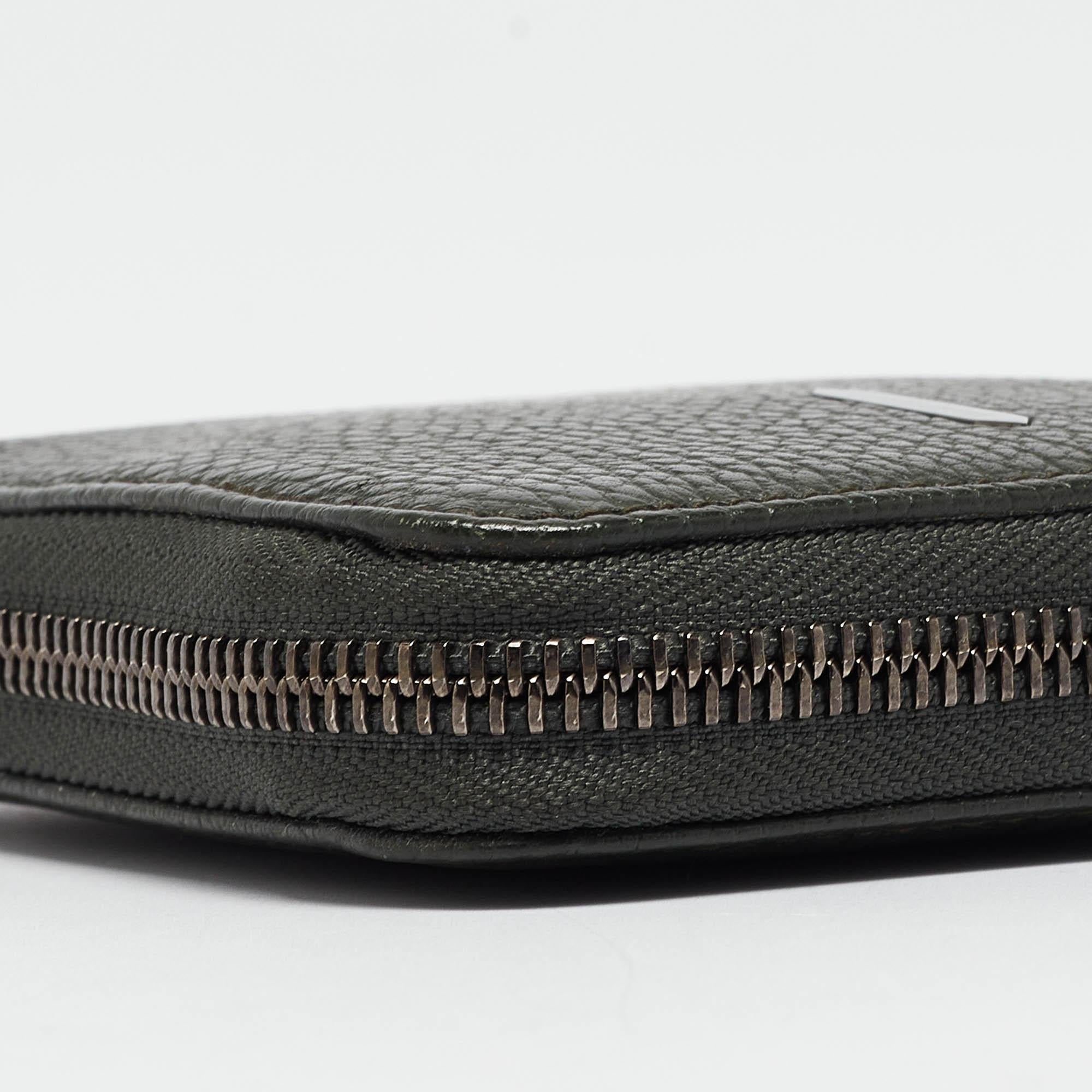 Roberto Cavalli Dark Green Leather Zip Around Wallet For Sale 4