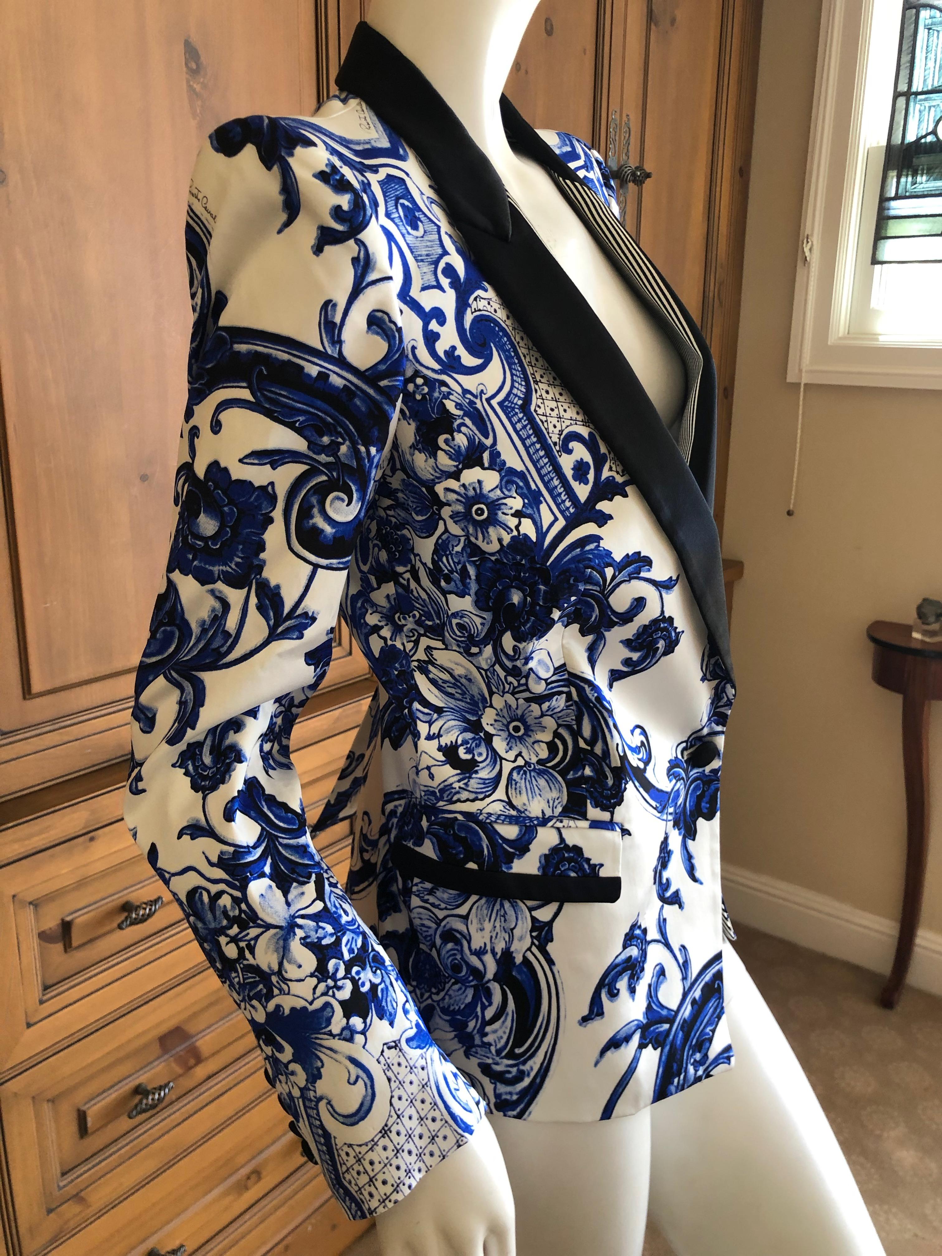 Roberto Cavalli Delft Porcelain Pattern Silk Shawl Collar Tuxedo Jacket Size 44 In Excellent Condition In Cloverdale, CA