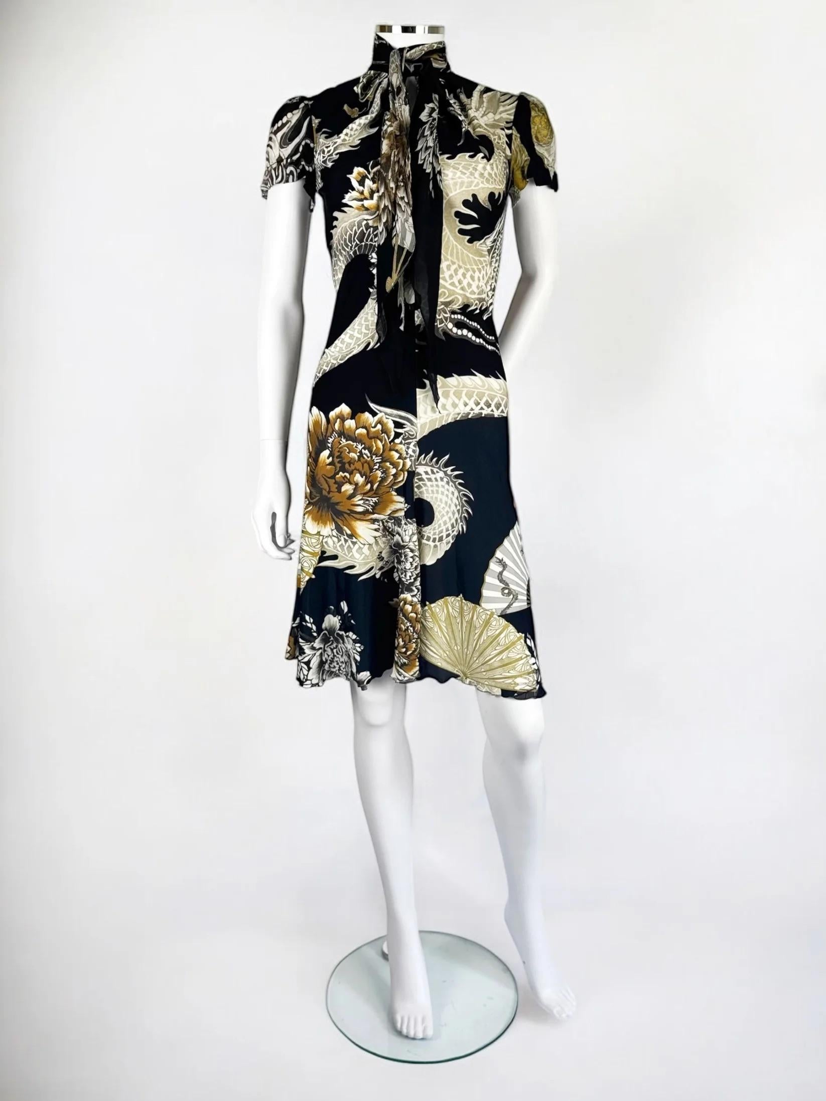 Roberto Cavalli black mini dress with dragon and fan print, 2006
Body of dress is 88% polyamide 12% elastane giving a fitted shape, whilst the sleeves and inbuilt neck-tie are 100% silk
Excellent condition with no flaws to note
Size: IT 40