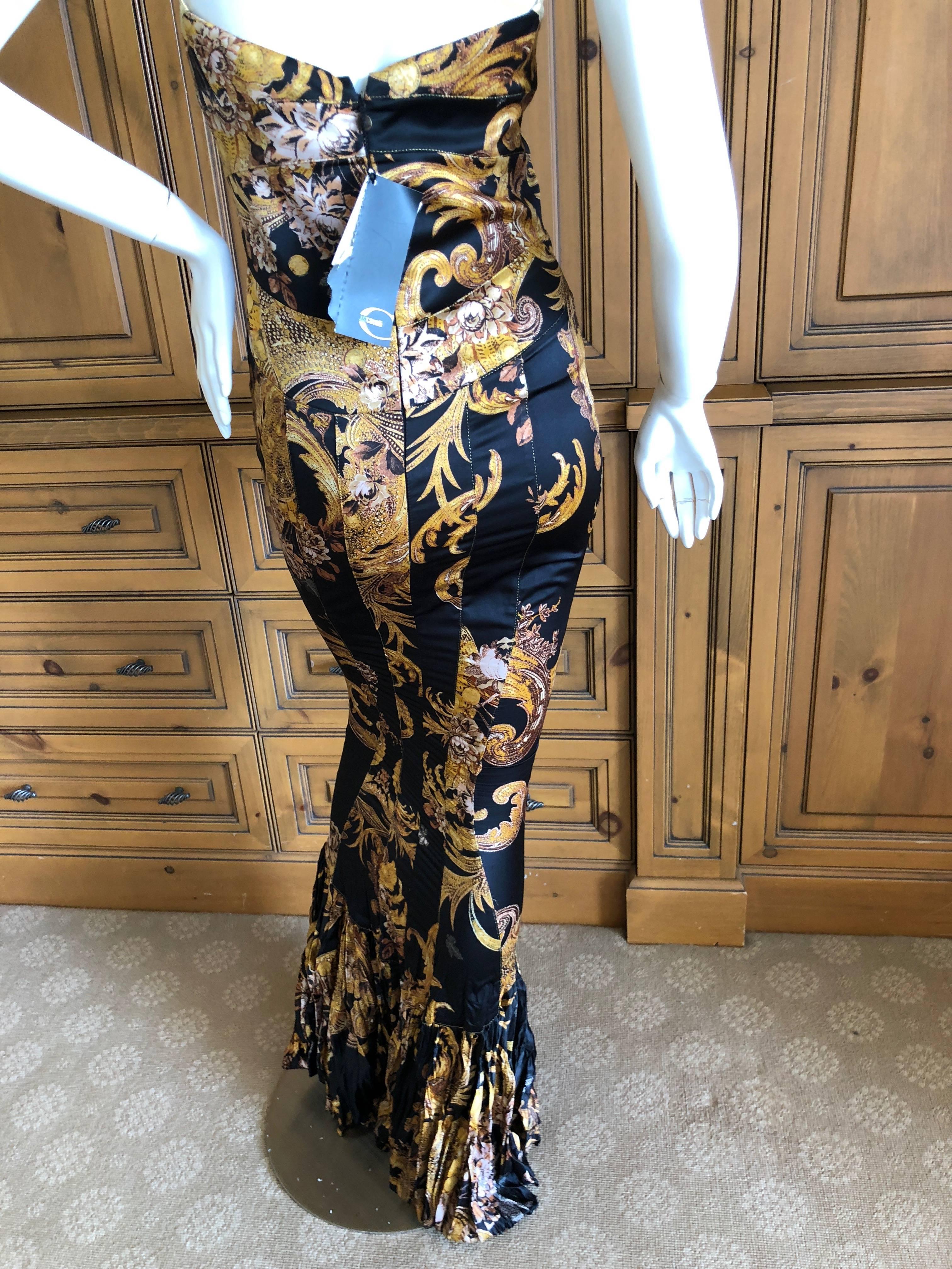 Roberto Cavalli Elegant Fishtail Mermaid Back Evening Dress.
This is so pretty, with a rich gold print, and mermaid fishtail back.
Size 40, but runs small.
Bust 34