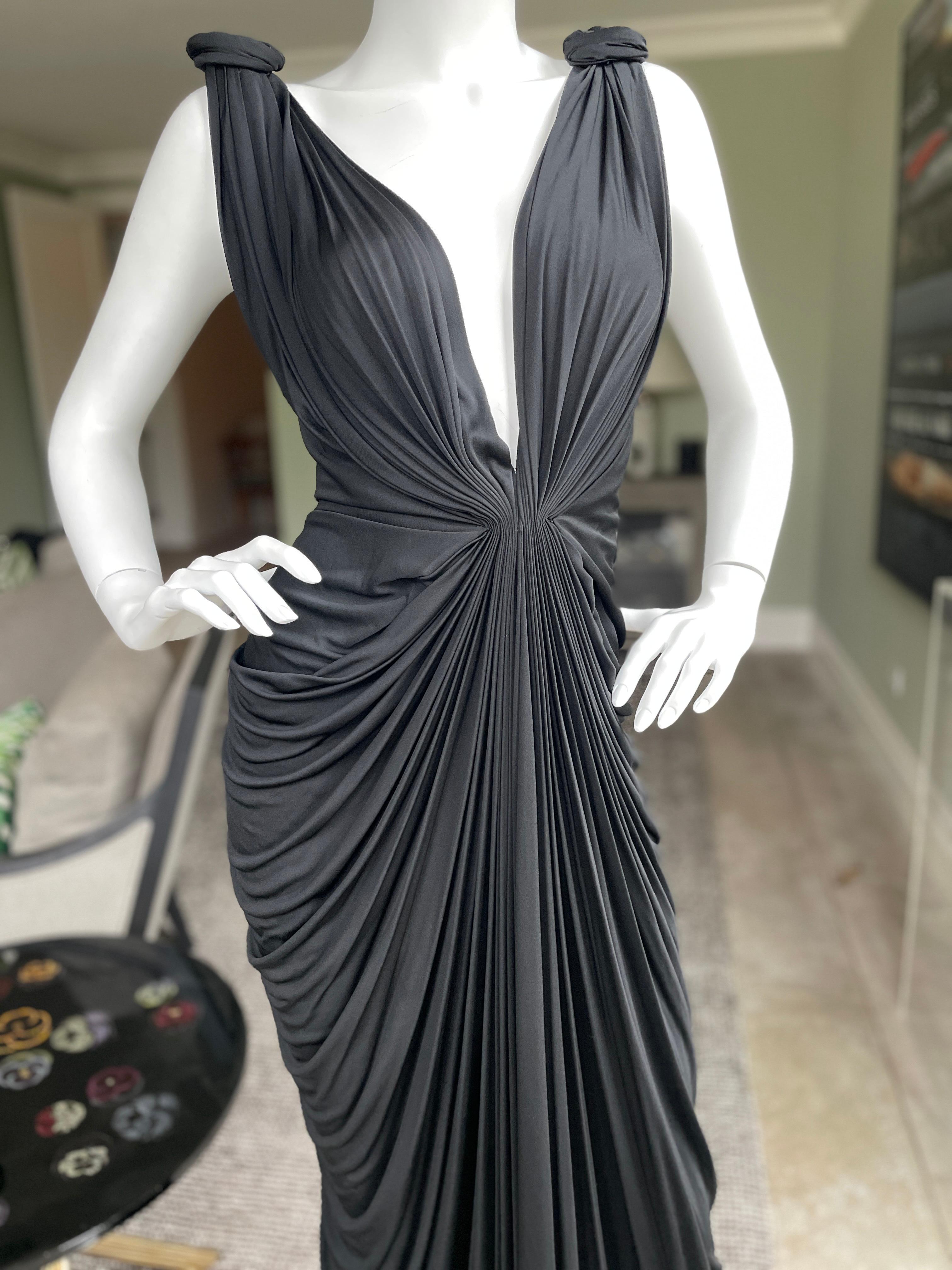 Roberto Cavalli Elegantes schwarzes Vintage-Abendkleid mit tiefem Ausschnitt und Rüschen.
Das ist so hübsch, ich liebe es.
Größe 40
Büste 36