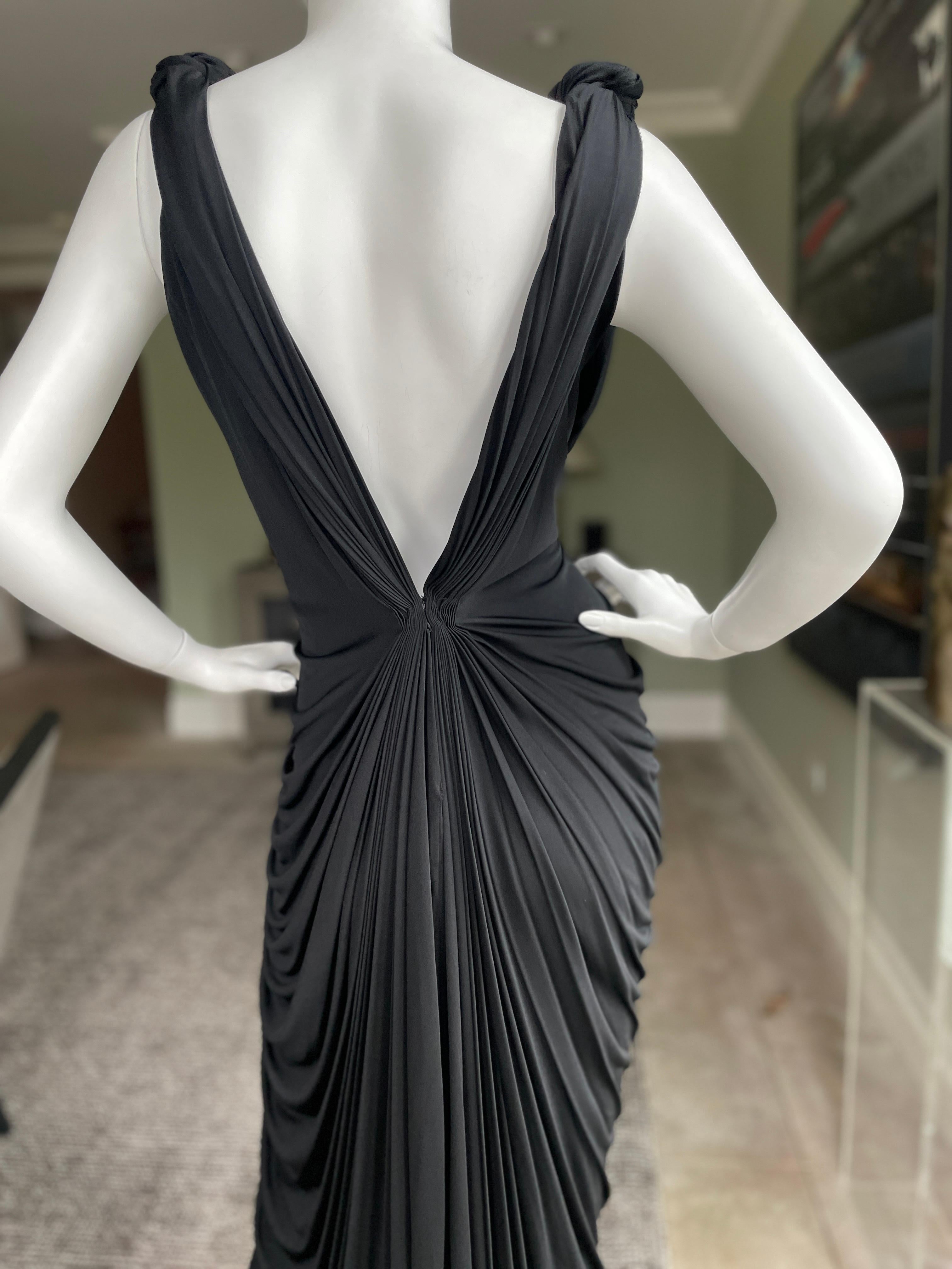 Roberto Cavalli Elegantes schwarzes Vintage-Abendkleid mit tiefem Ausschnitt und Rüschen Damen im Angebot