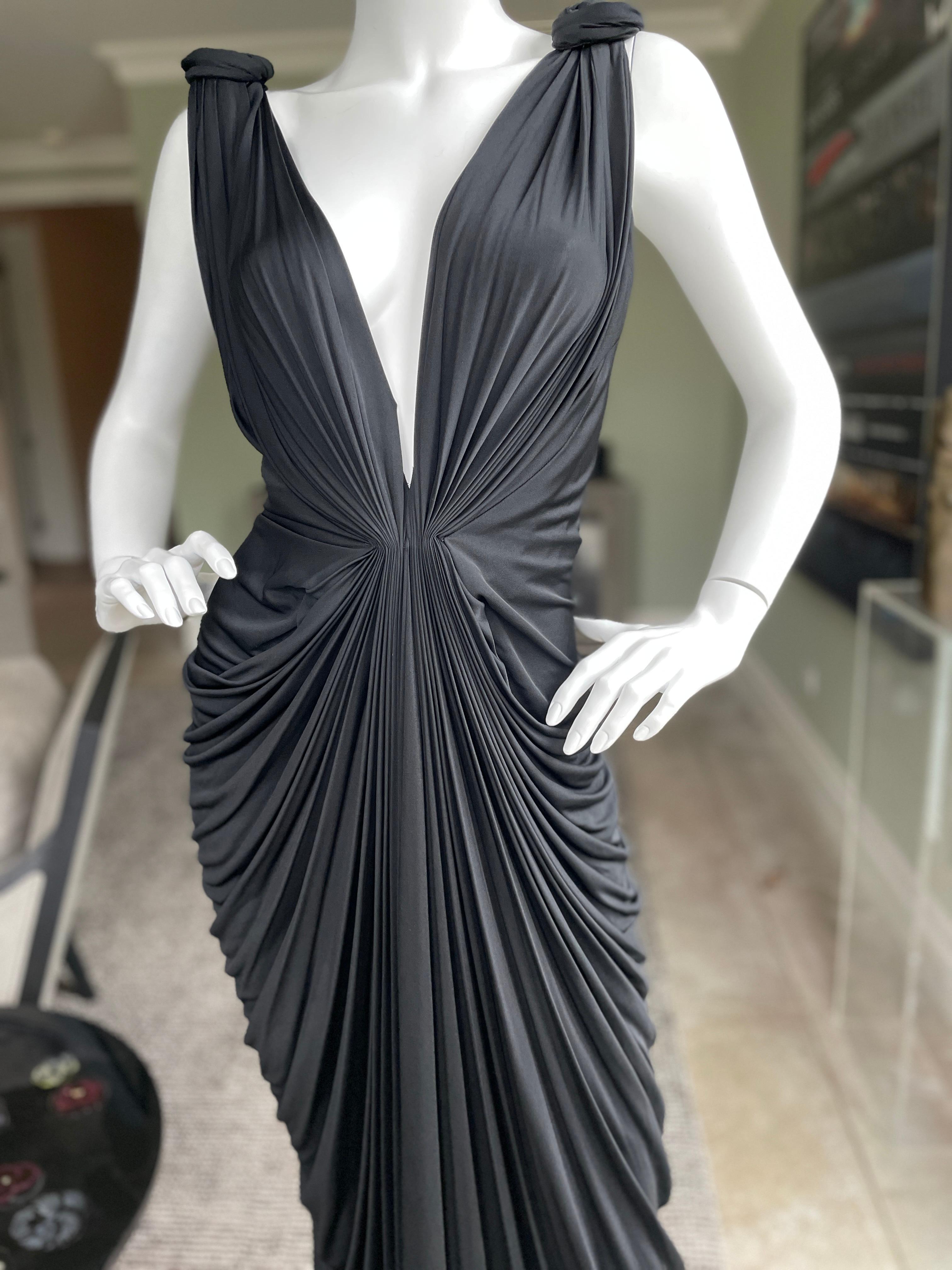 Roberto Cavalli Elegantes schwarzes Vintage-Abendkleid mit tiefem Ausschnitt und Rüschen im Angebot 2