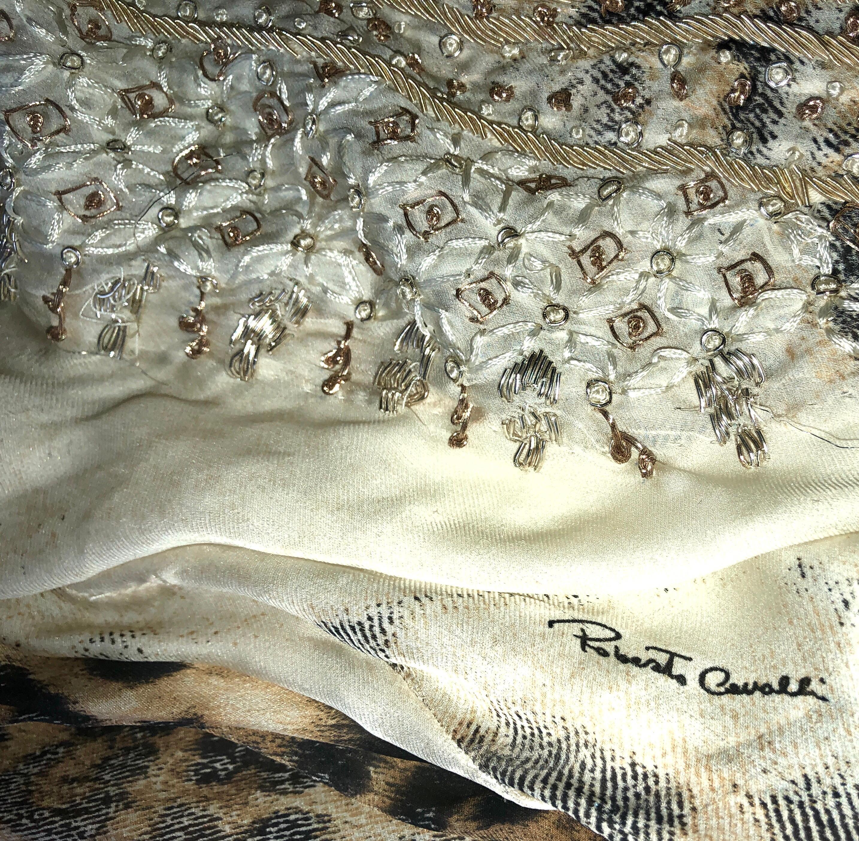 ROBERTO CAVALLI Besticktes Y2K Geparden Spitzen Seidenkleid Tunika gesehen bei JLO XS (Beige) im Angebot