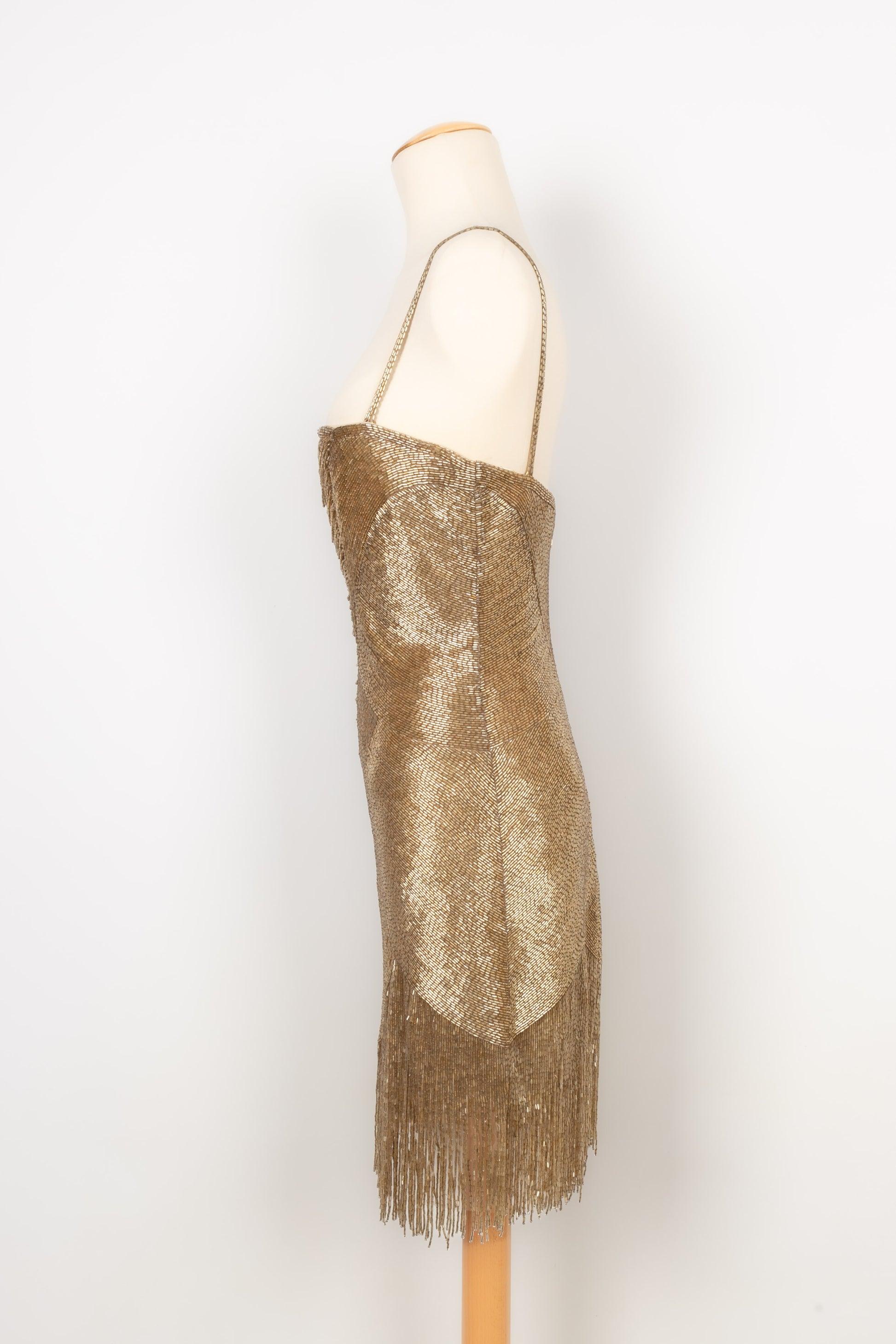 Cavalli - Dress entirely sewn with costume golden pearls, bottom of the dress fringed with pearls. No size indicated, it fits a 34FR/36FR.

Additional information:
Condition: Very good condition
Dimensions: Chest: 49 cm - Waist: 36 cm - Hips: 42 cm
