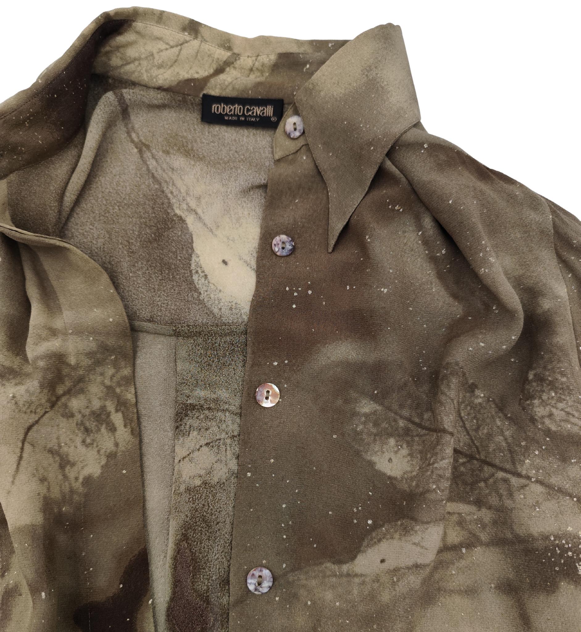 Roberto Cavalli A/I 1999: camicia in seta verde con stampa di foglie di cannabis in vendita 7