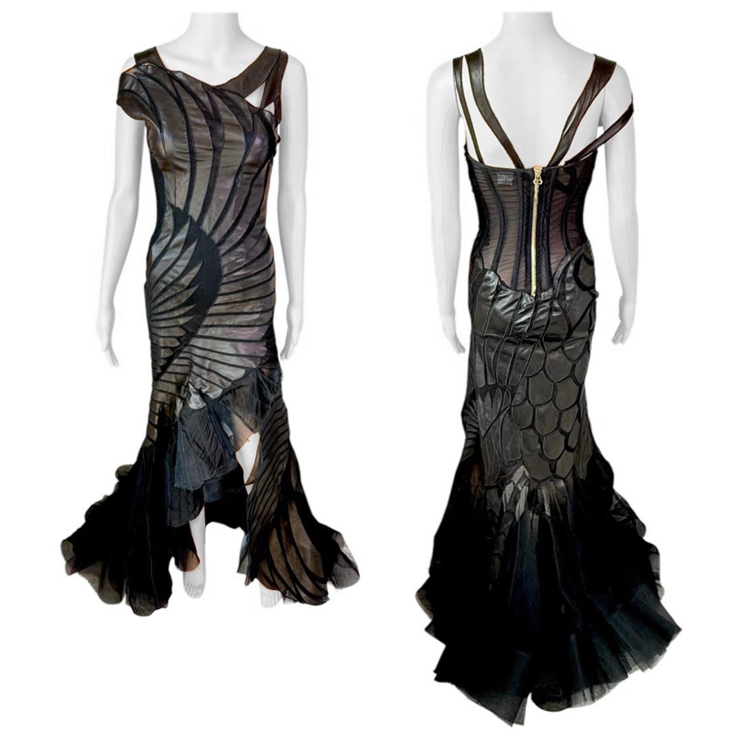 Roberto Cavalli A/I 2003: abito da sera in pelle a rete nera, in passerella.