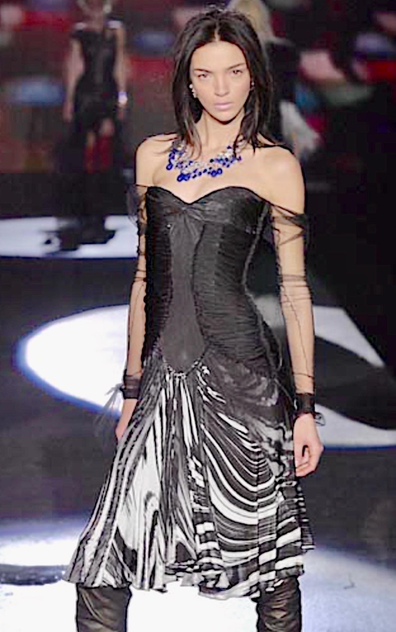 Roberto Cavalli F/W 2003 Laufsteg Ungetragenes durchsichtiges Mesh Bustier Tiefes gerafftes Kleid im Angebot 13